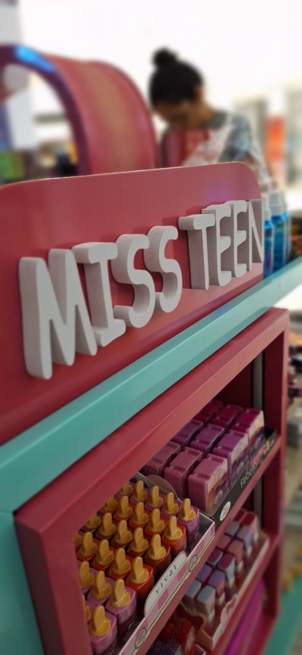 Letras Caixa Personalizado Pvc 20mm - 1.50 x pela proporção + Kit Instalação