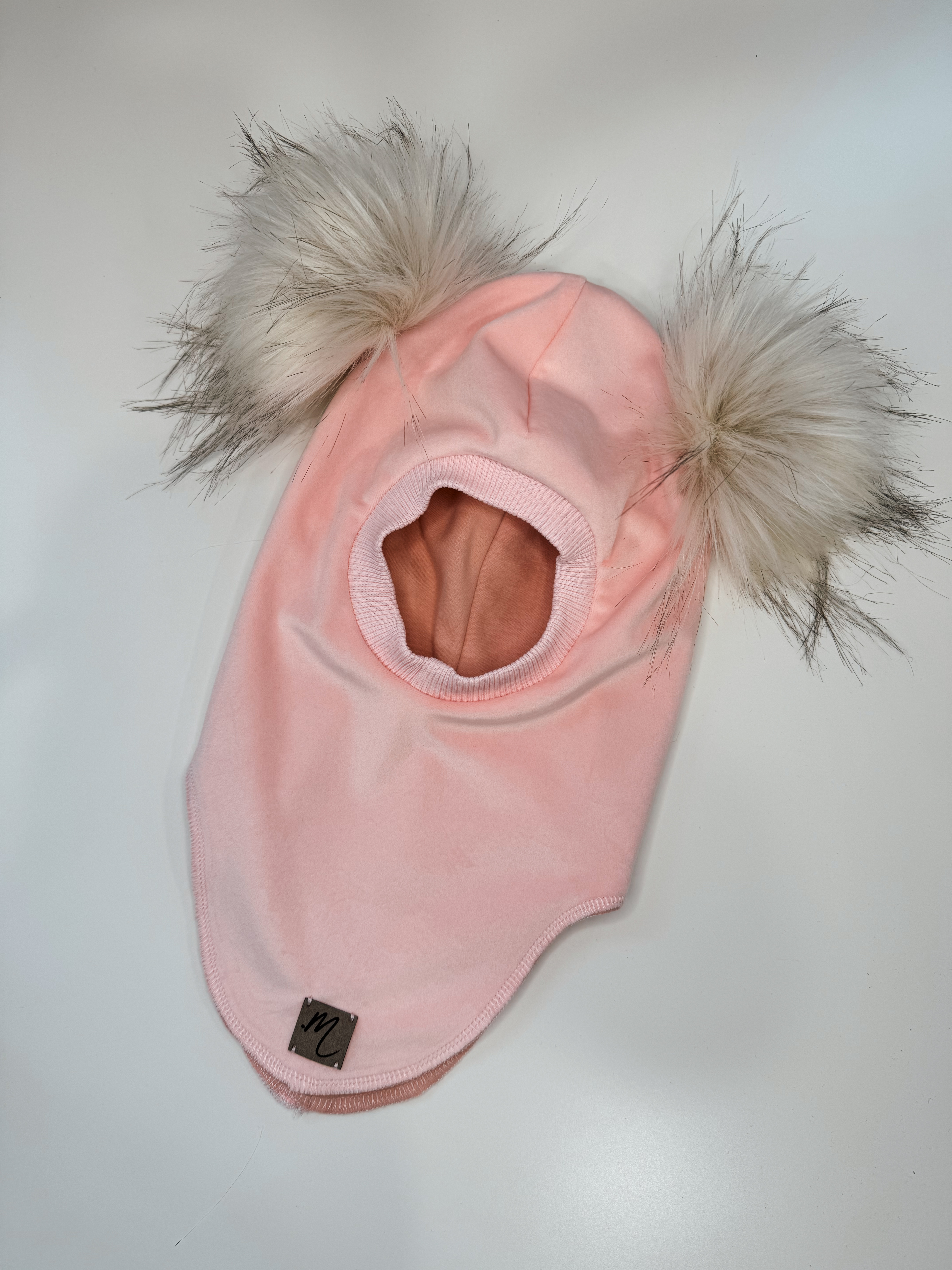 Soft šalmukas "Baby pink pon pon"