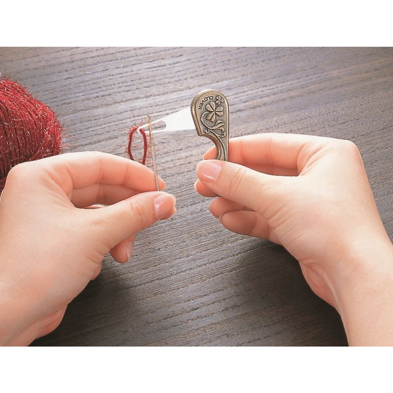 Antikvarinis siūlų vėriklis