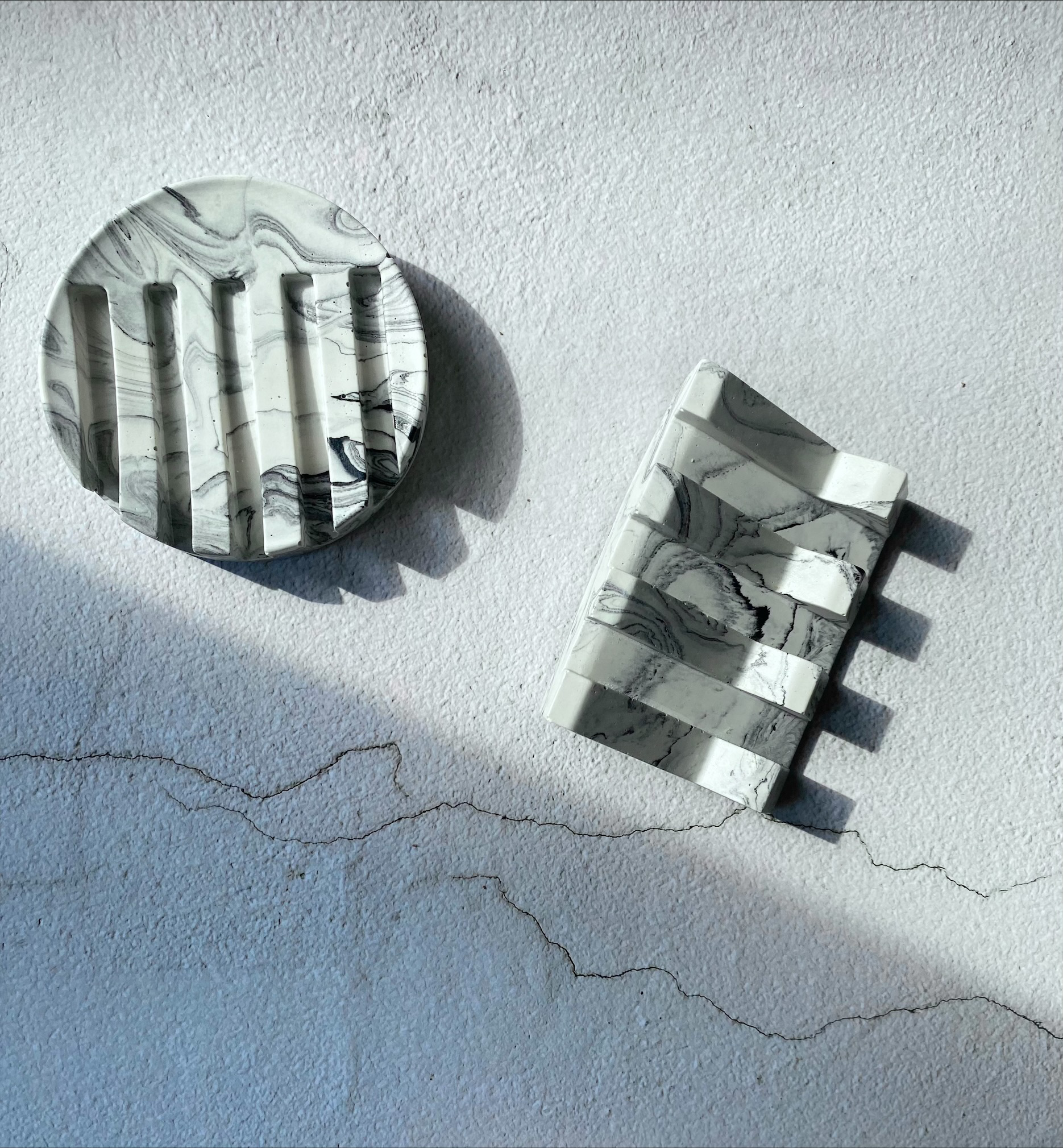 Black & white marble jesmonite soap/shampoo dish