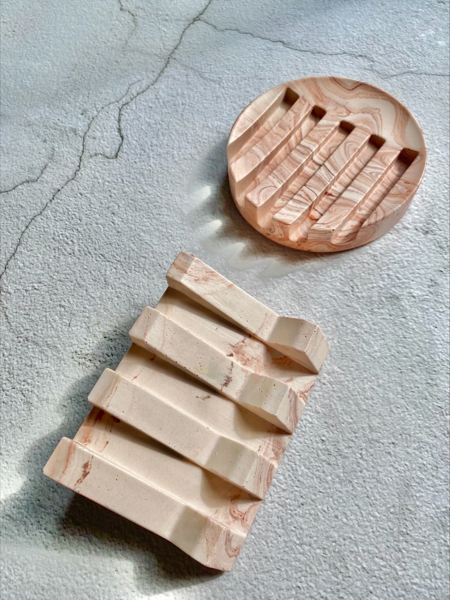 Soap/shampoo dish made of jesmonite Terracotta pink marble 