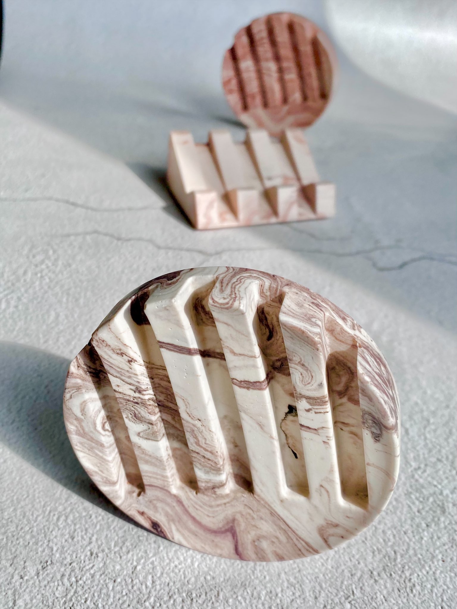 Soap/shampoo dish made of jesmonite purple & white marble