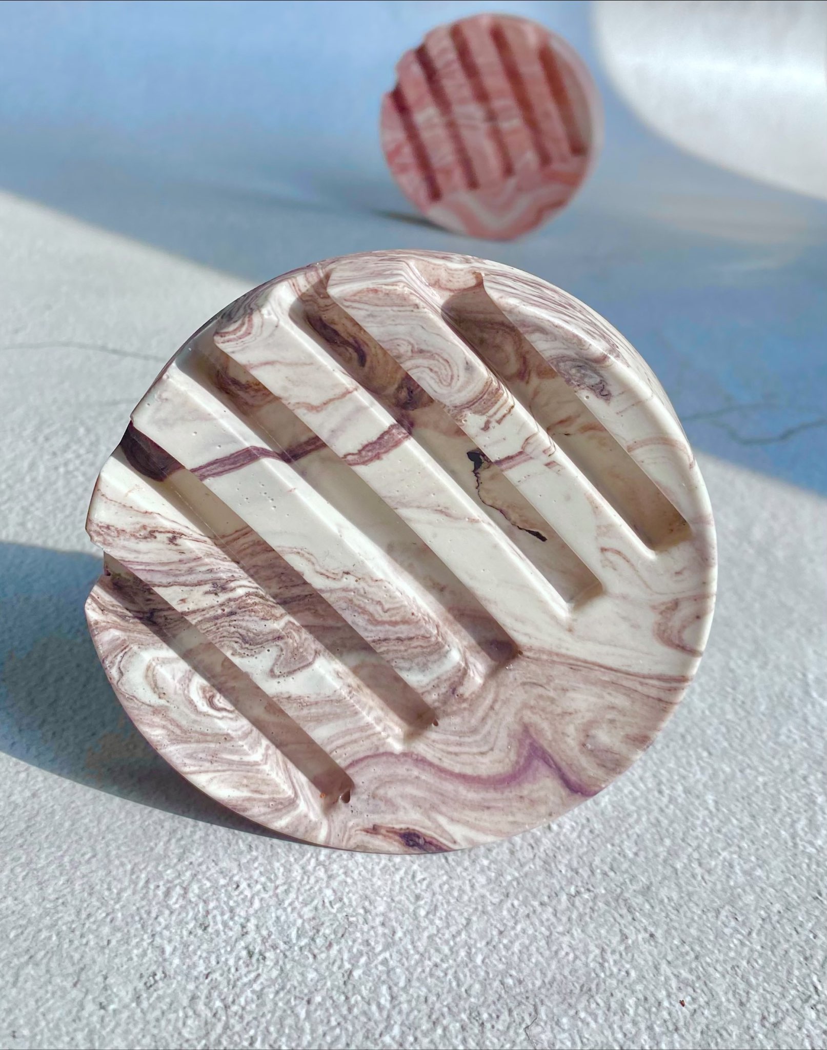 Soap/shampoo dish made of jesmonite purple & white marble