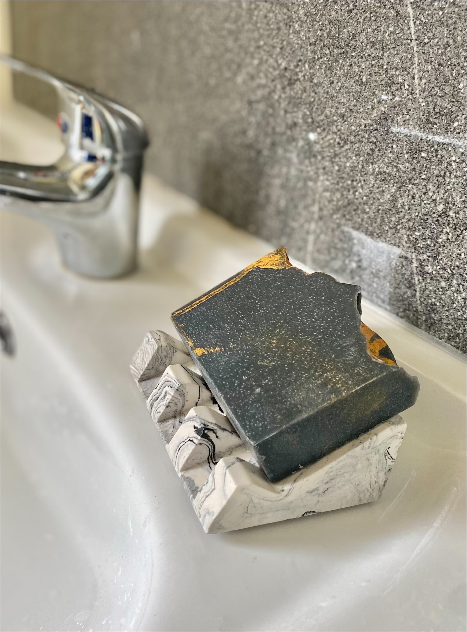 Black & white marble jesmonite soap/shampoo dish