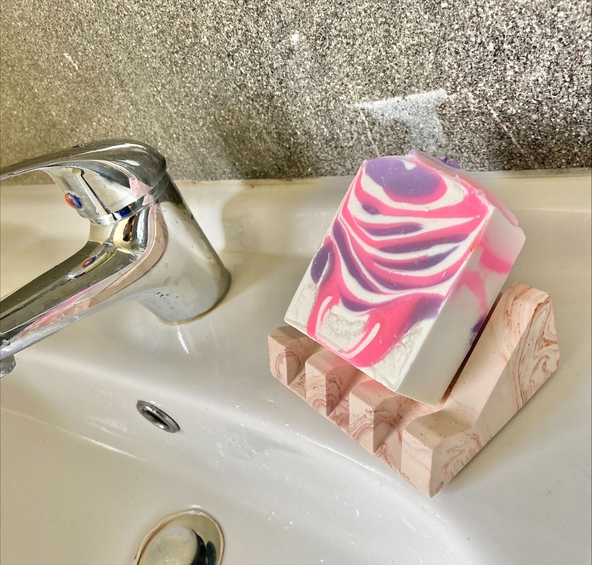 Soap/shampoo dish made of jesmonite Terracotta pink marble 