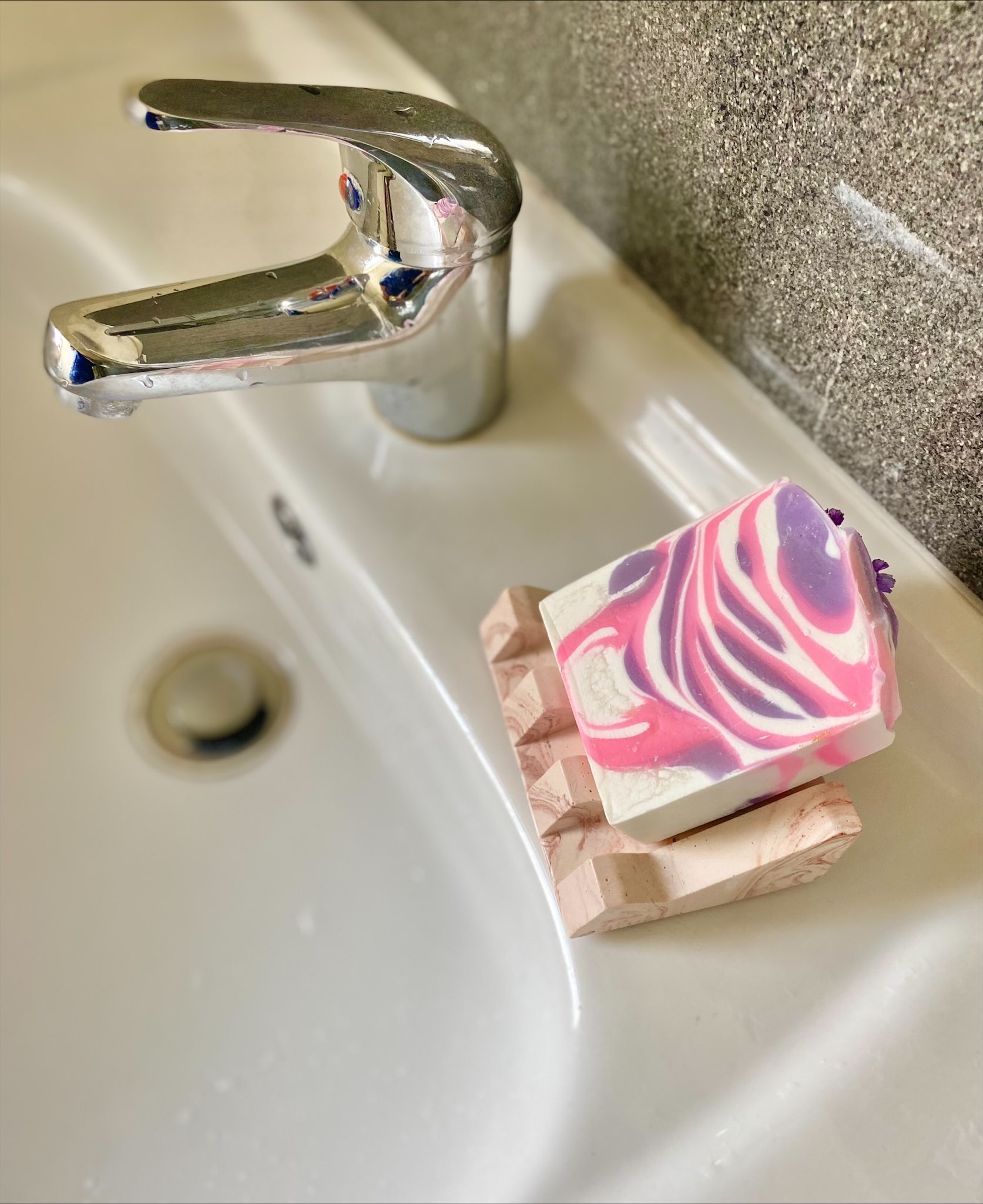 Soap/shampoo dish made of jesmonite Terracotta pink marble 