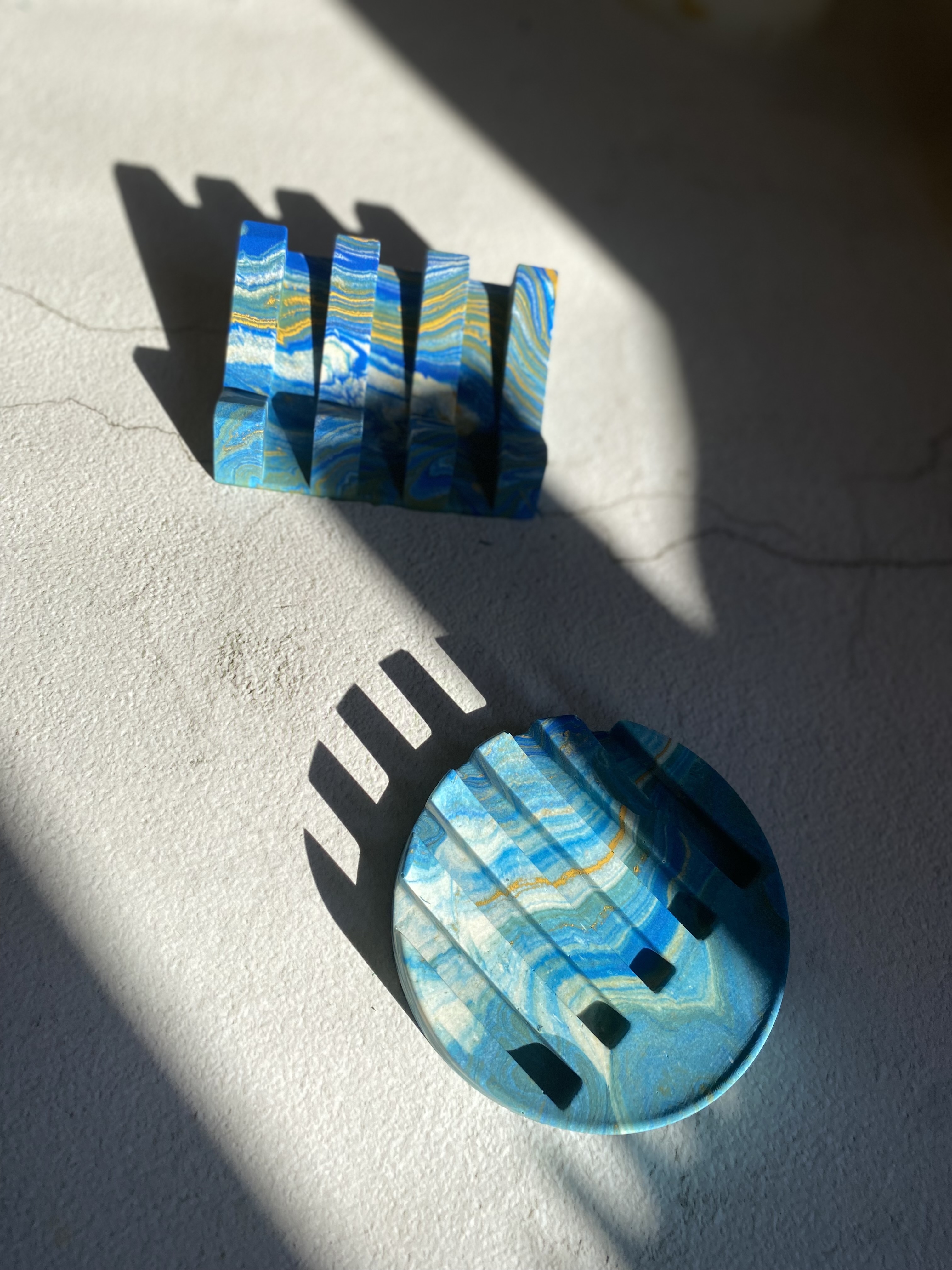 Soap/shampoo dish made of jesmonite blue & yellow