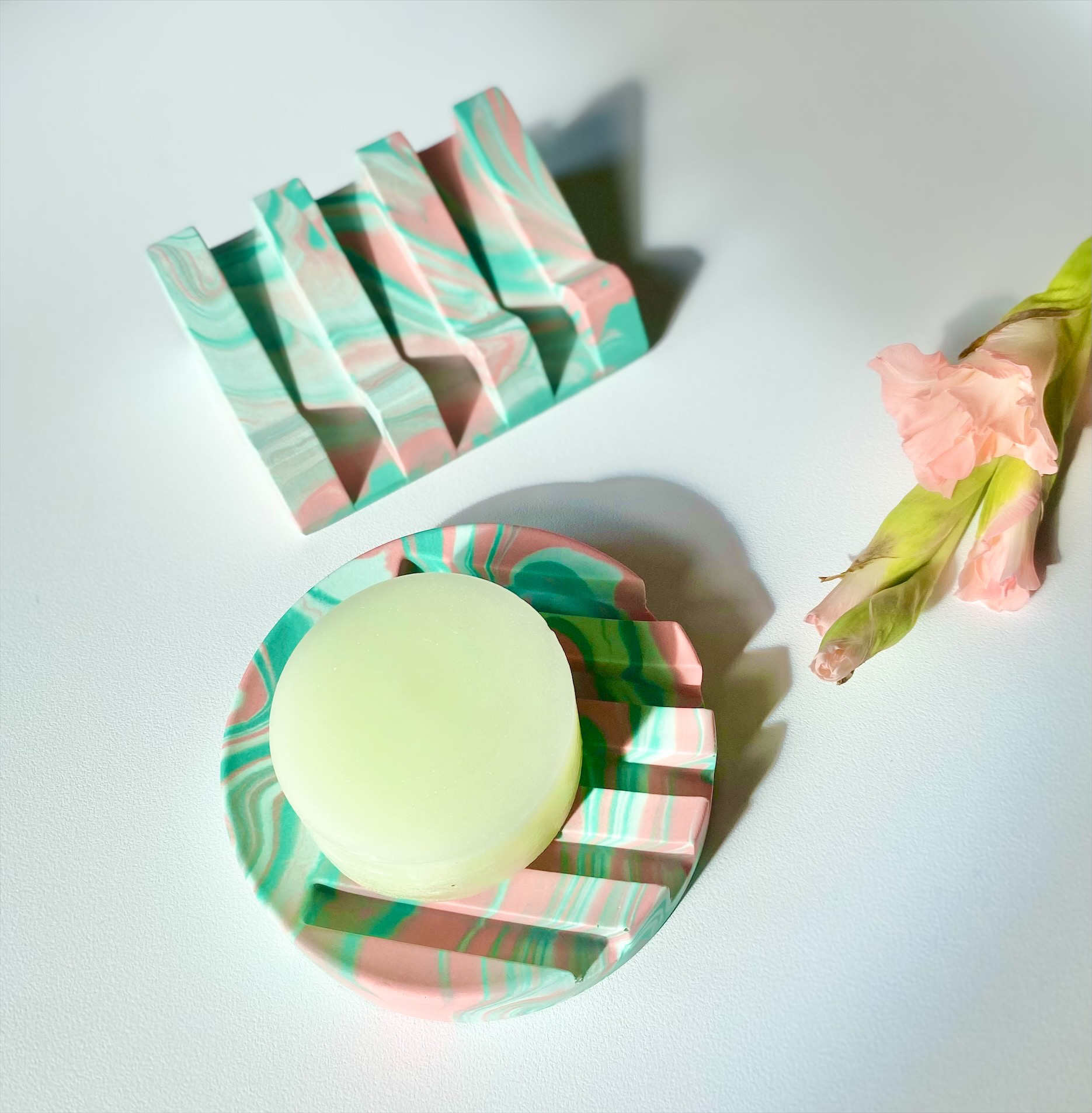 Soap/shampoo dish made of jesmonite
