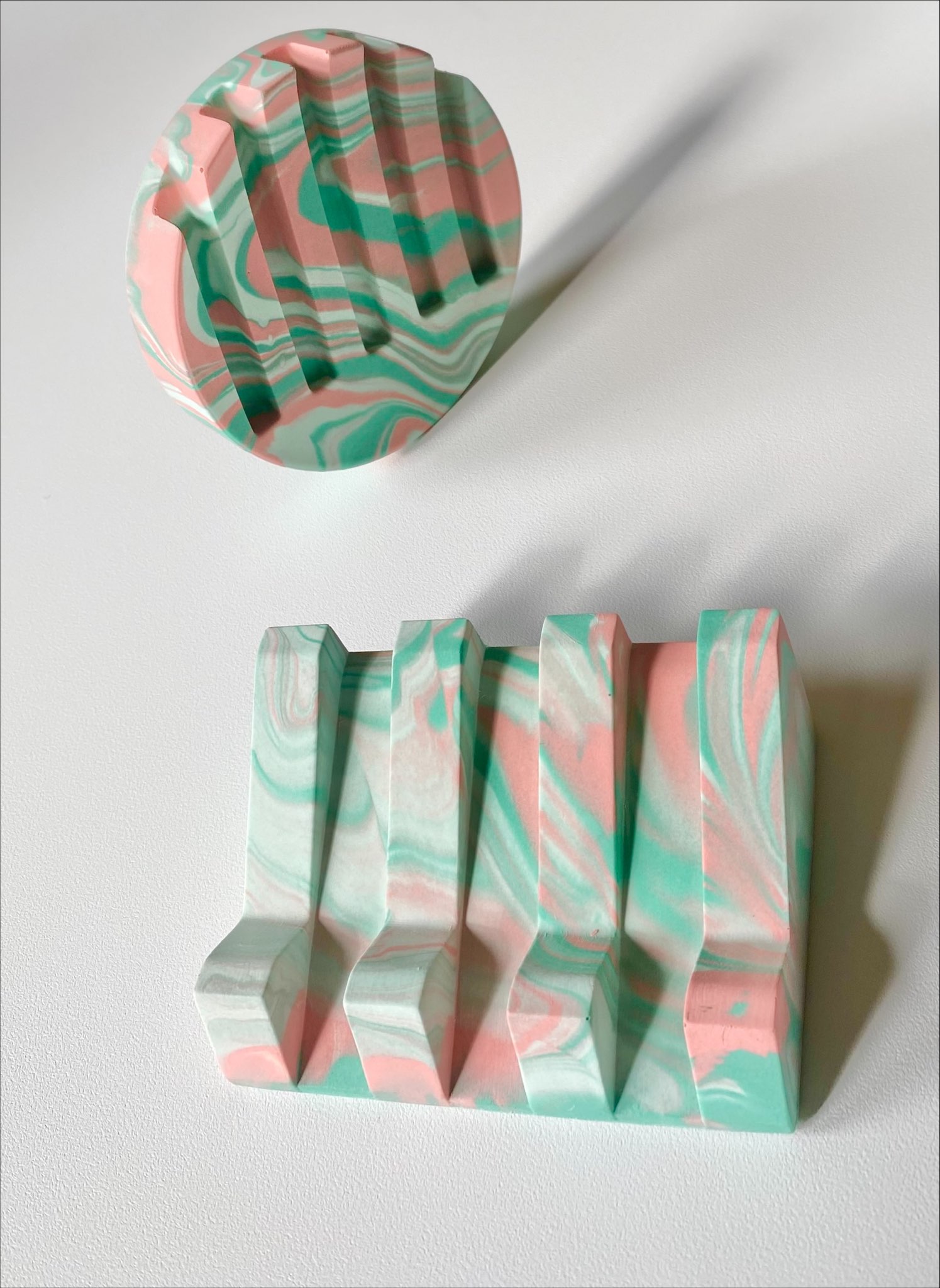Soap/shampoo dish made of jesmonite