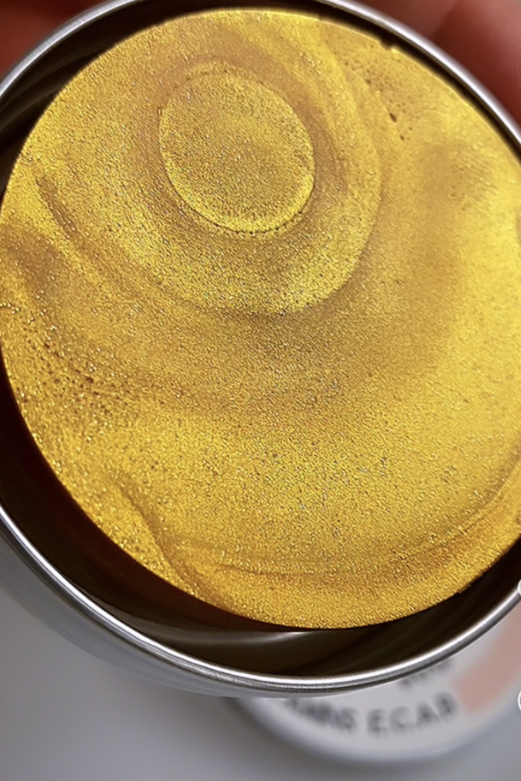 Shimmering body lotion bar 