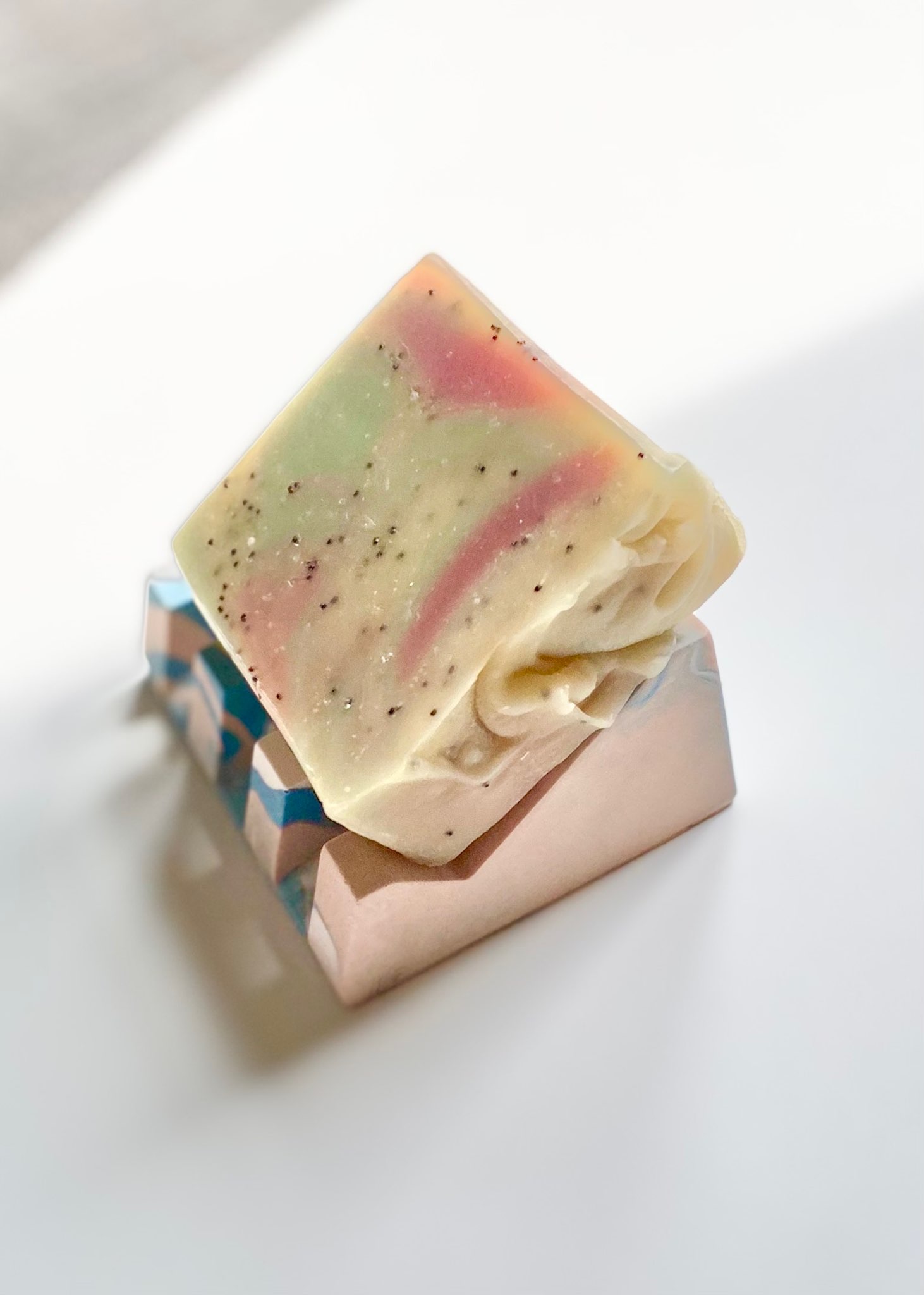 Soap/shampoo dish made of jesmonite sea&sand colours marble 