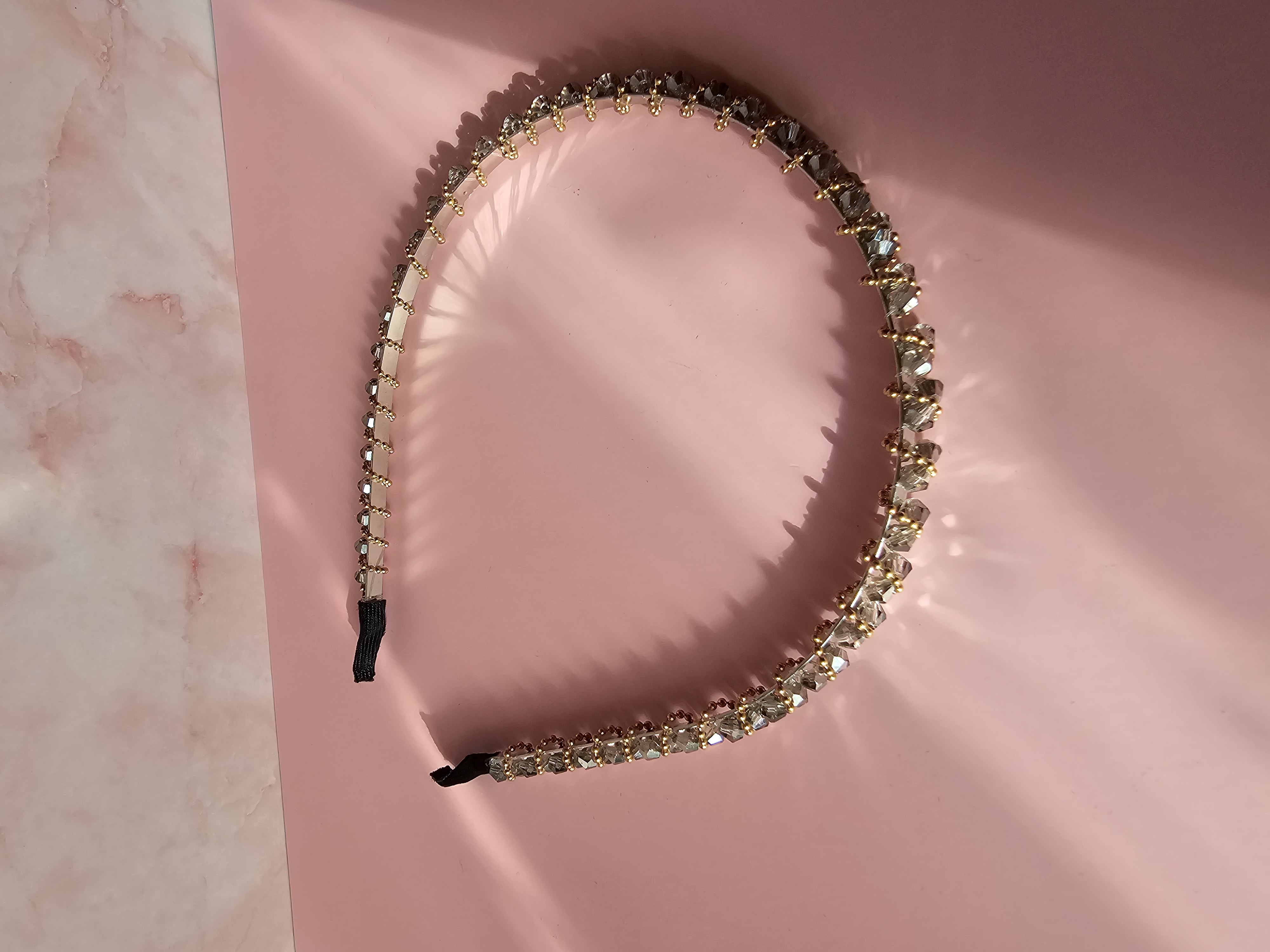 Siuvinėtas plaukų lankelis - skaidrus