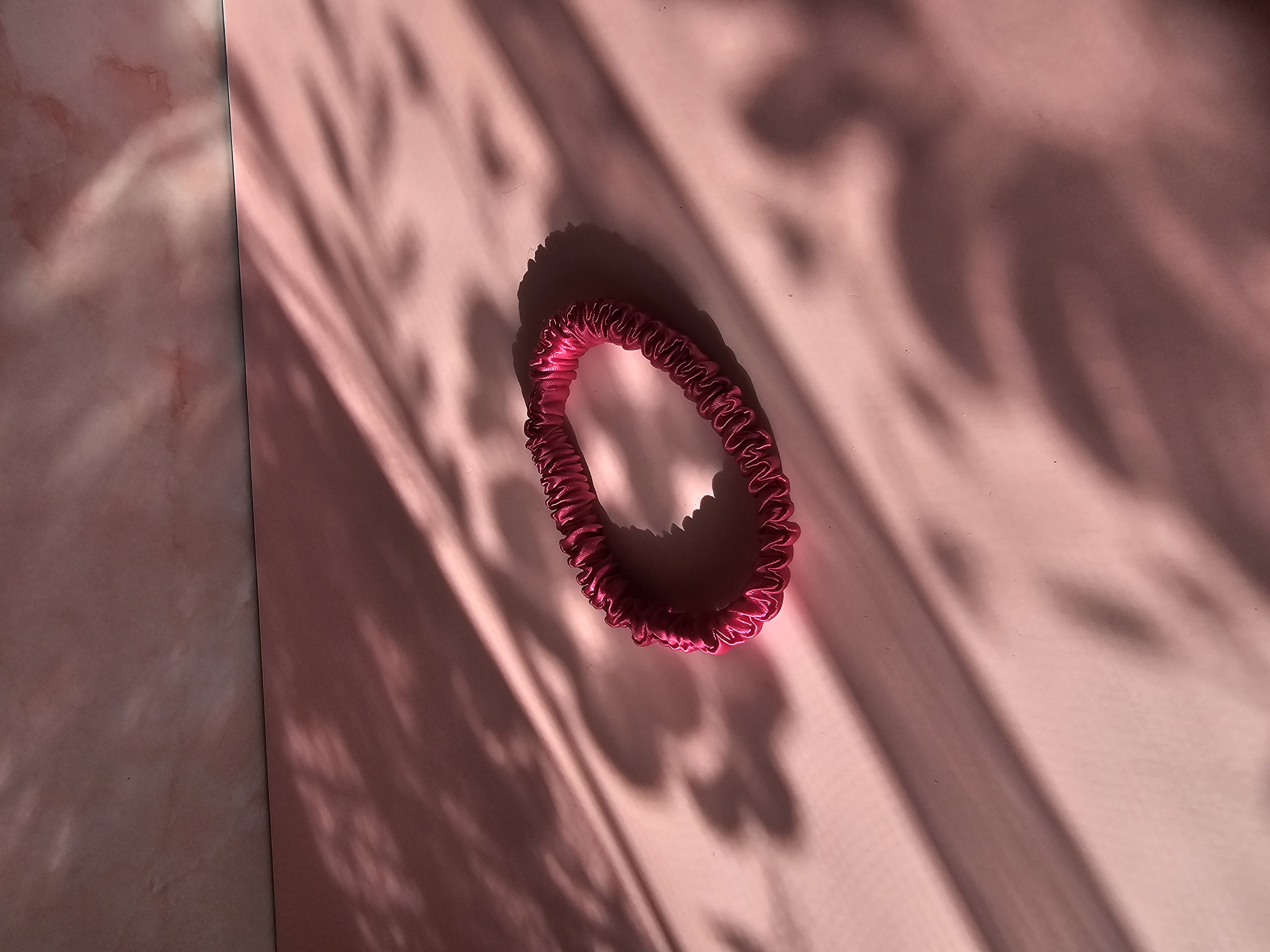 Mini šilkinė gumytė - ryškiai rožinė