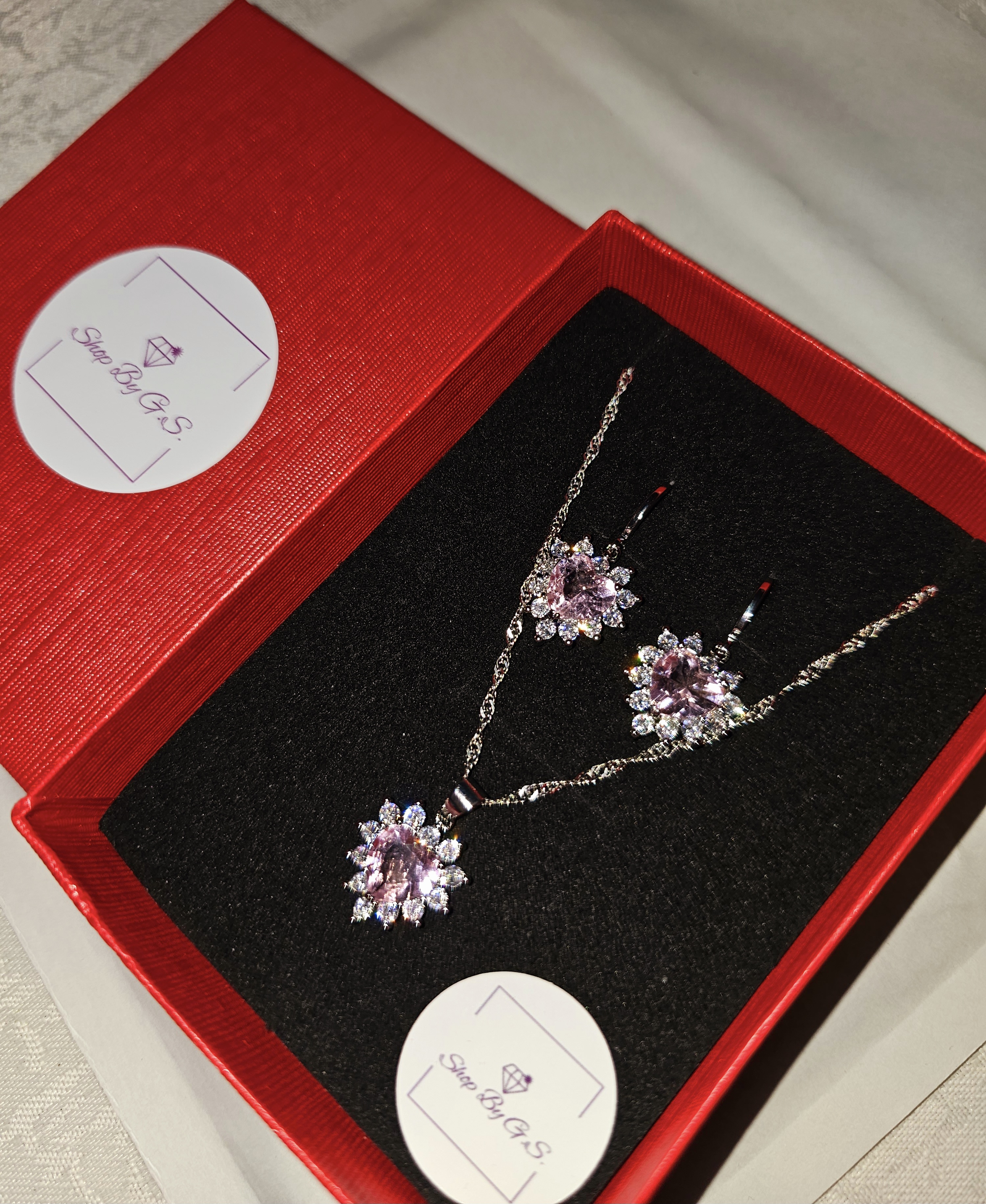 Papuošalų rinkinys su rožiniu cirkoniu