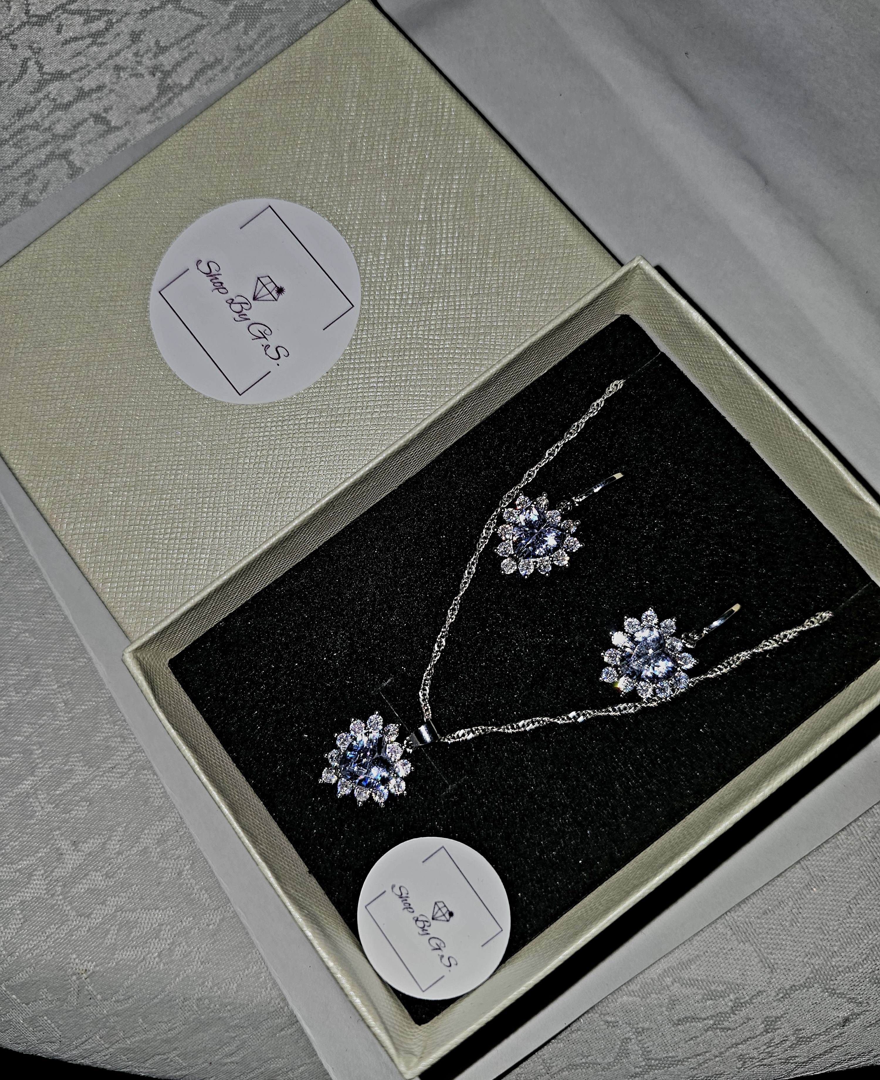 Papuošalų rinkinys su kristalinu cirkoniu