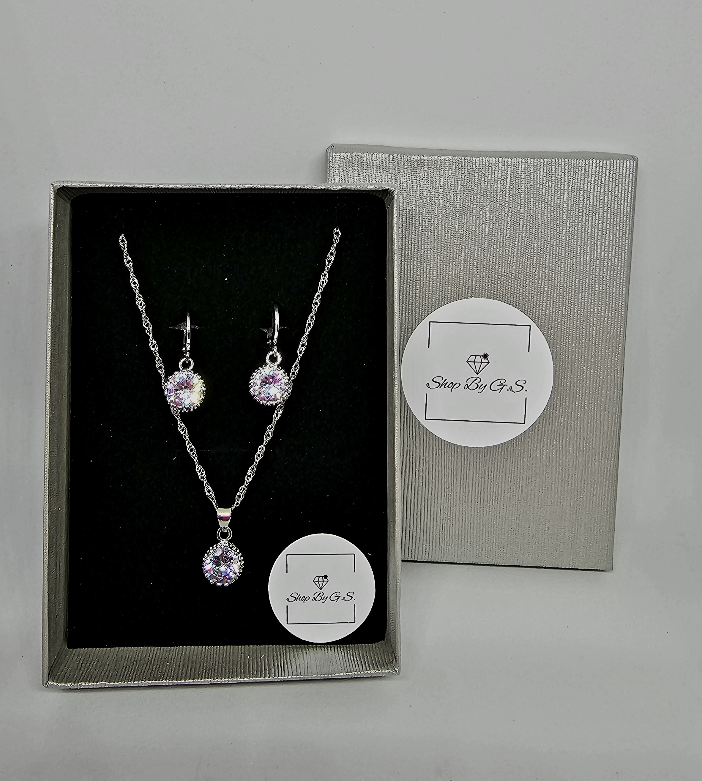 Papuošalų rinkinys su ovaliais cirkoniais