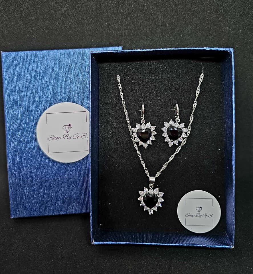 Papuošalų rinkinys su juodu cirkoniu