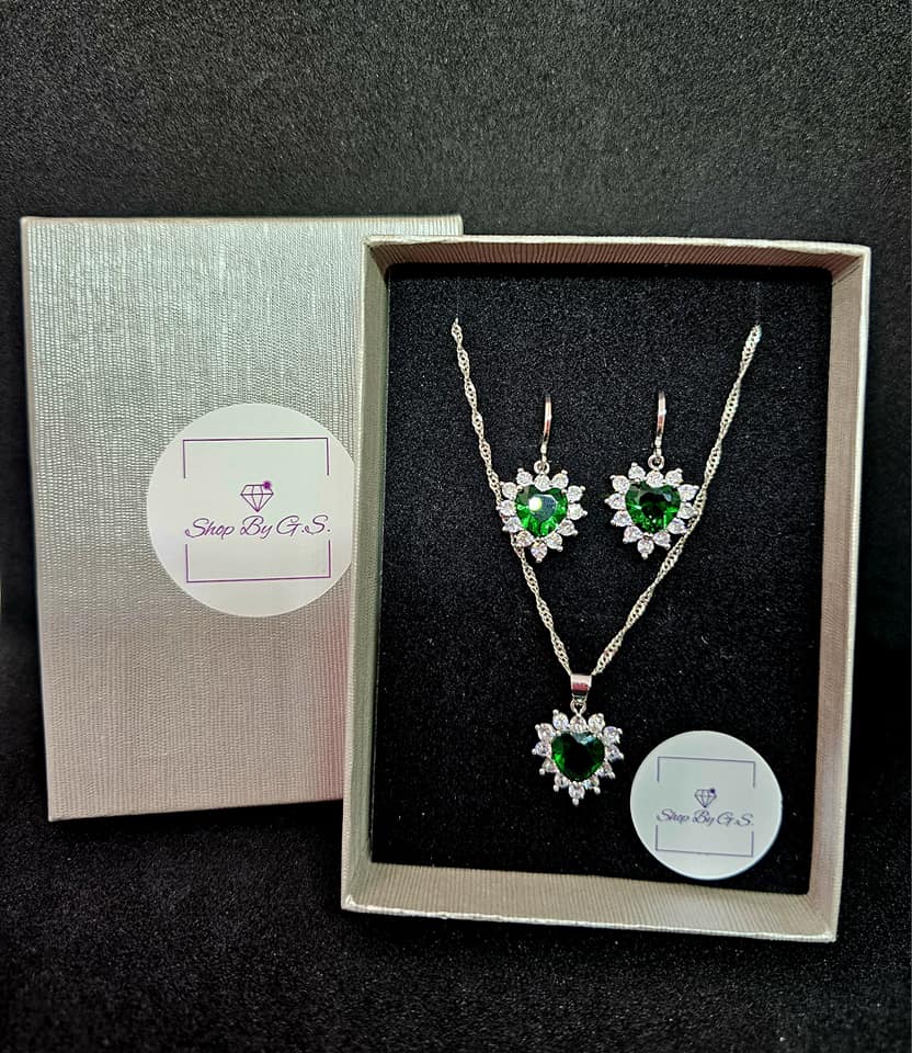 Papuošalų rinkinys su smaragdiniu cirkoniu