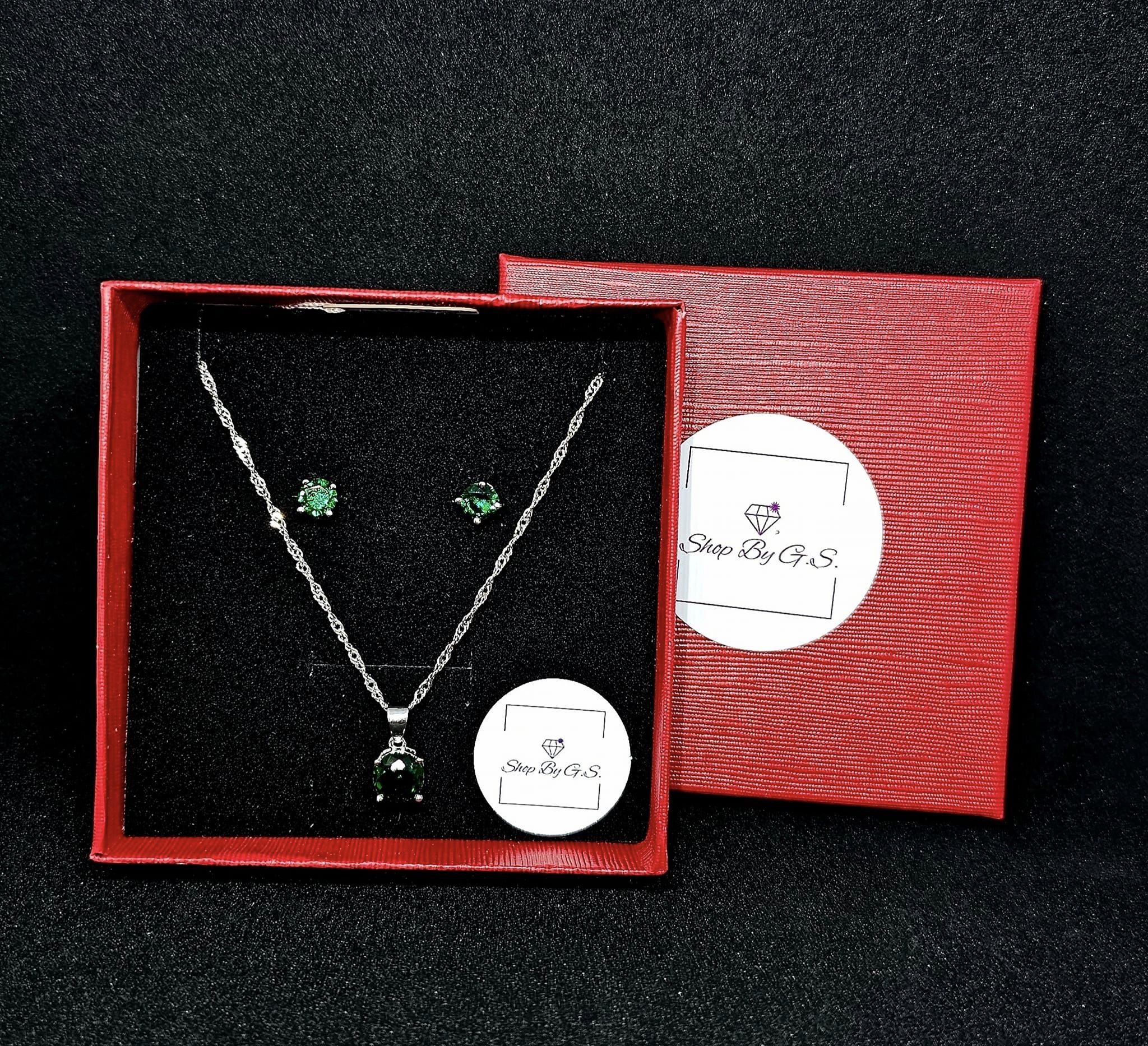 Papuošalų rinkinys su žaliu cirkoniu vinukai