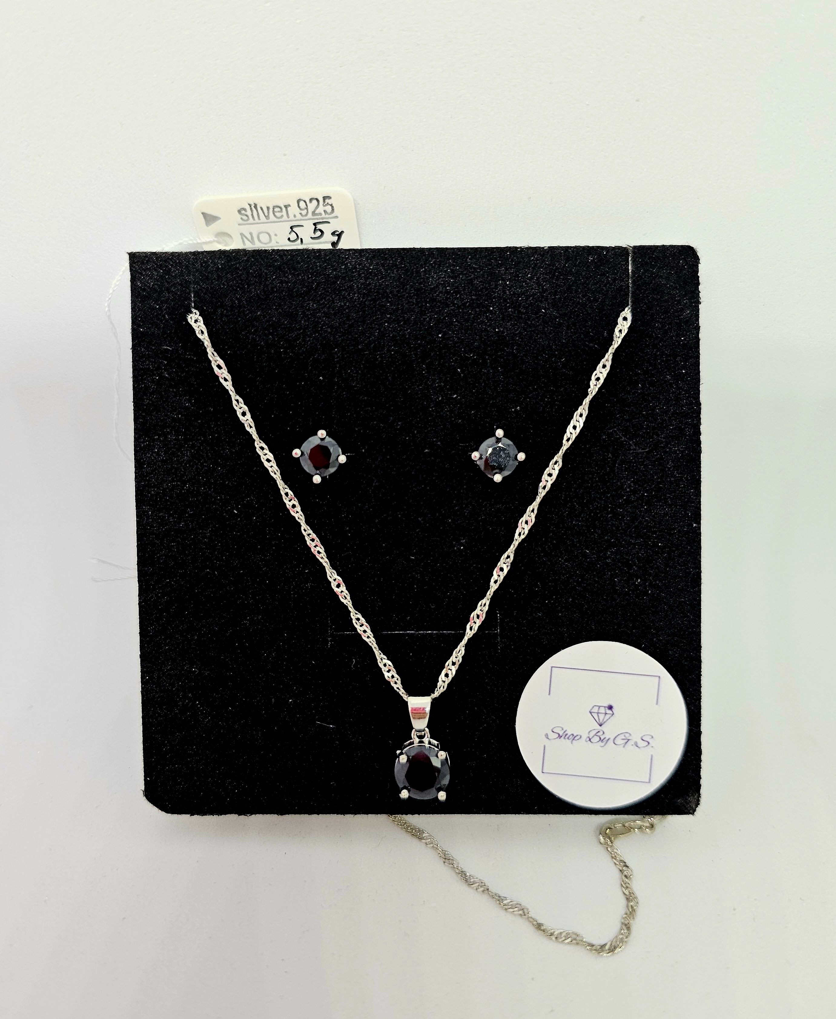 Papuošalų rinkinys su juodu cirkoniu vinukai