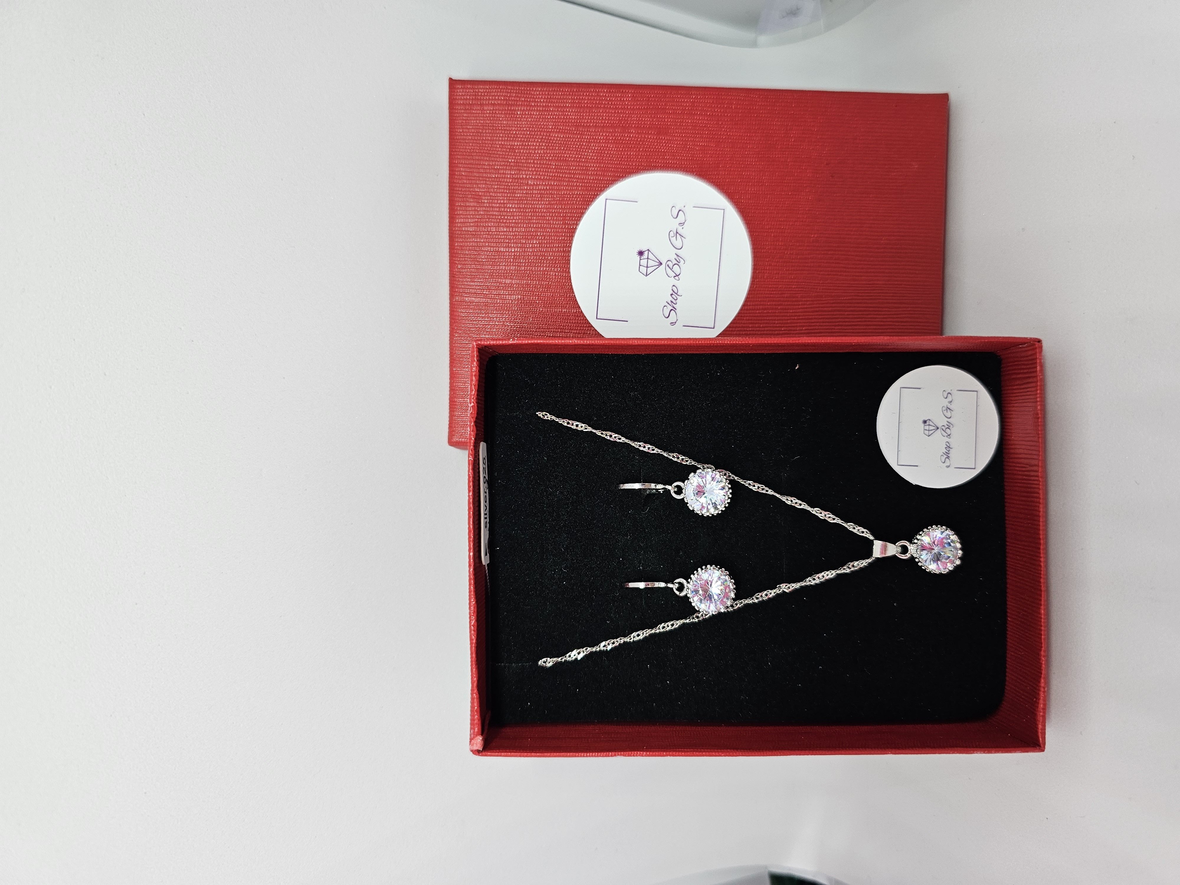 Papuošalų rinkinys su ovaliais cirkoniais