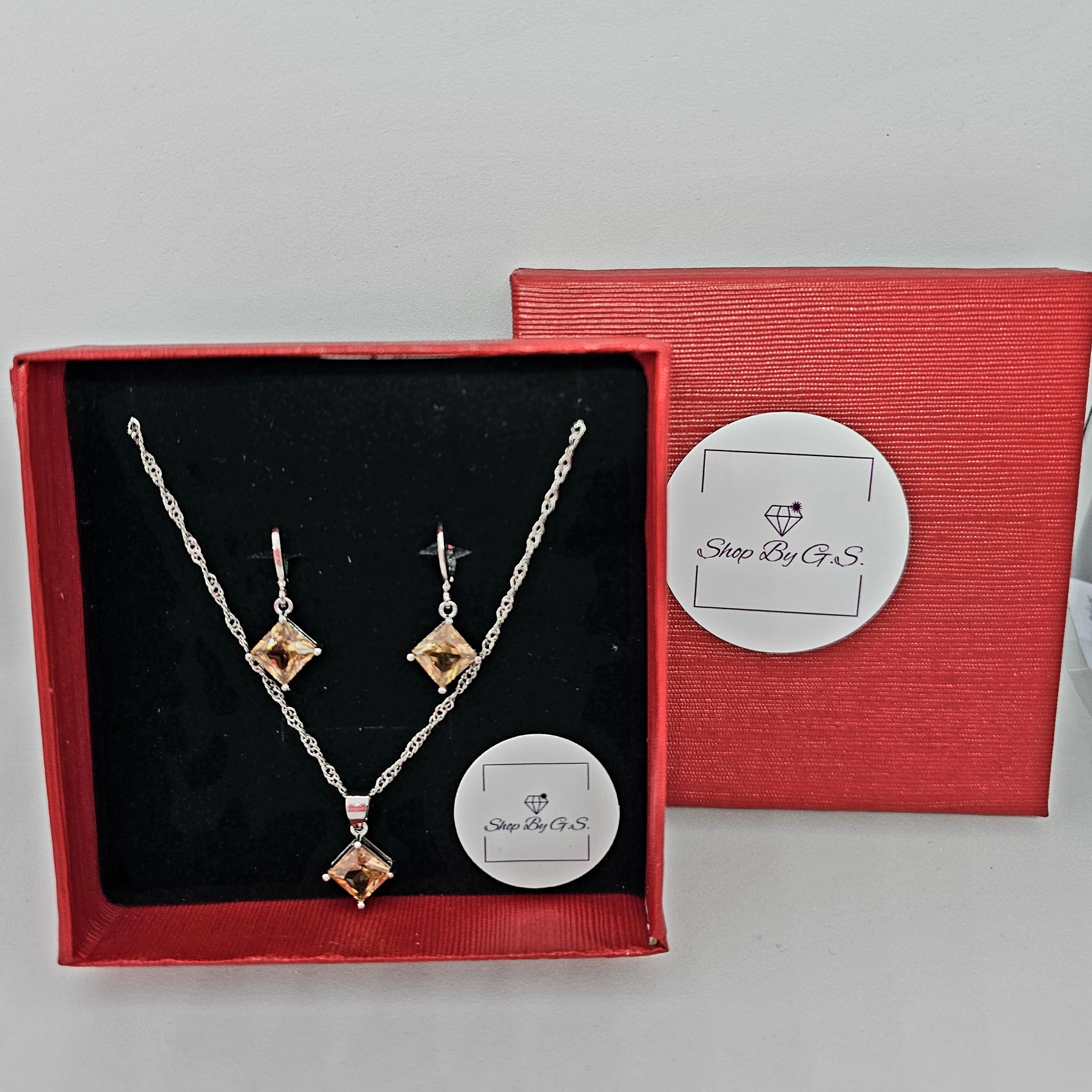 Papuošalų rinkinys auksinis kvadratas