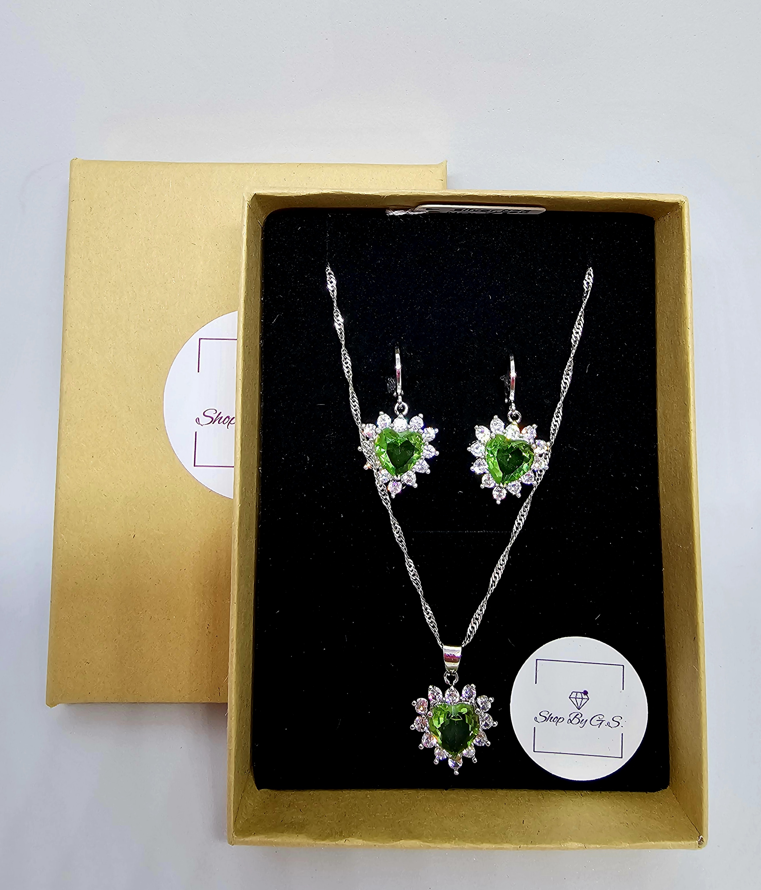 Papuošalų rinkinys širdelės su žalsvais cirkoniais