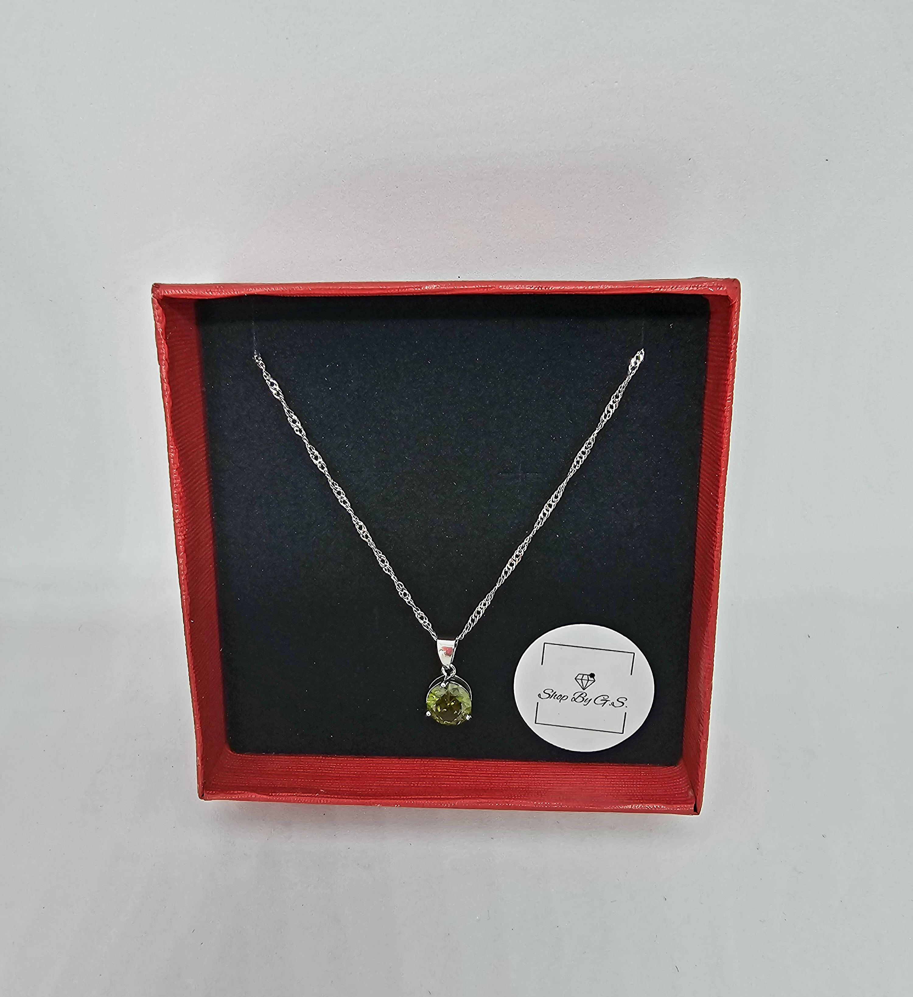 Grandinėlė su ovaliu chaki cirkoniu