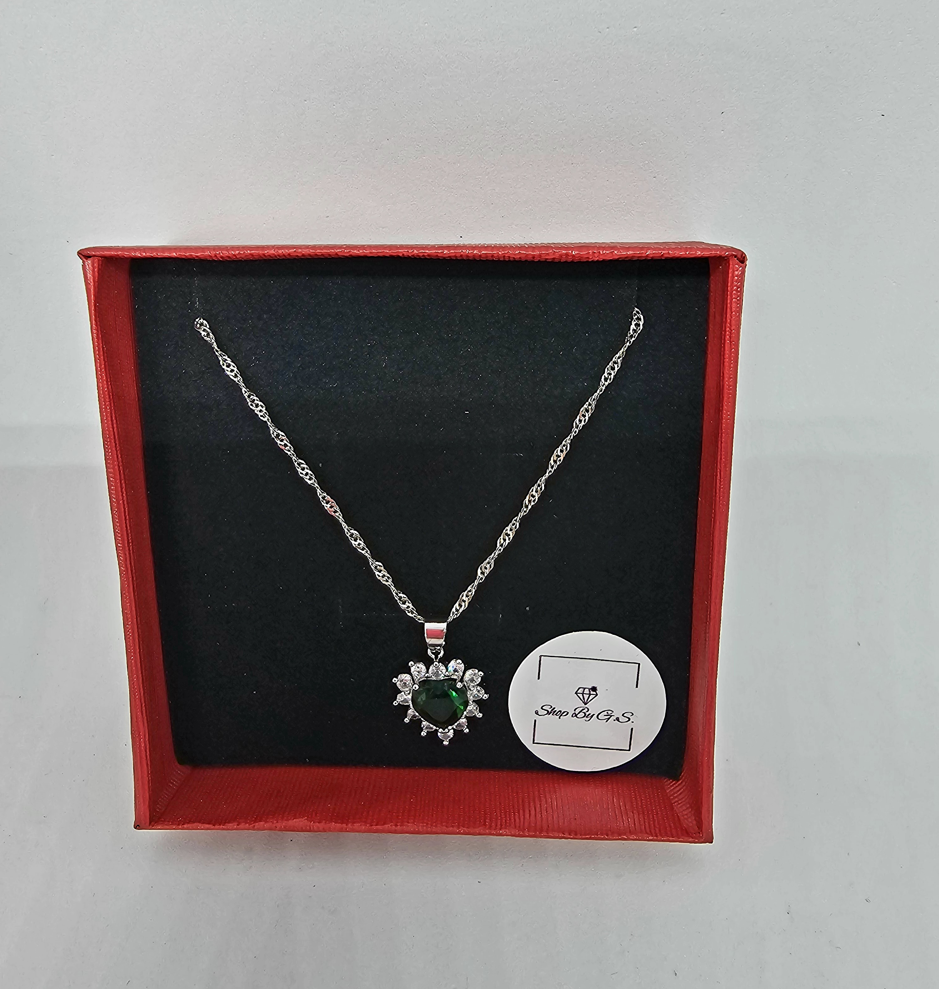 Grandinėlė širdis su smaragdiniu cirkoniu