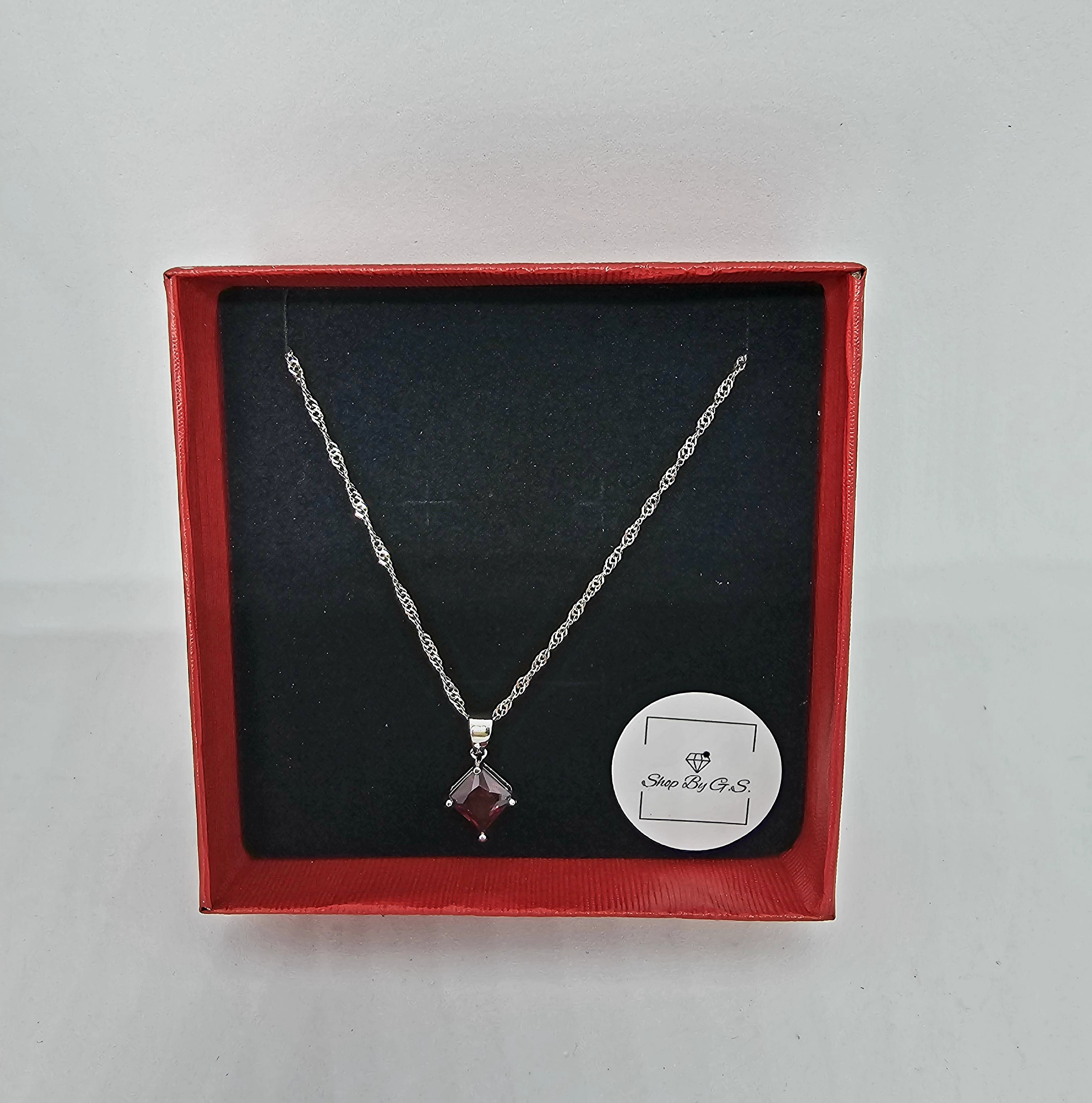 Grandinėlė su kvadratiniu bordo cirkoniu