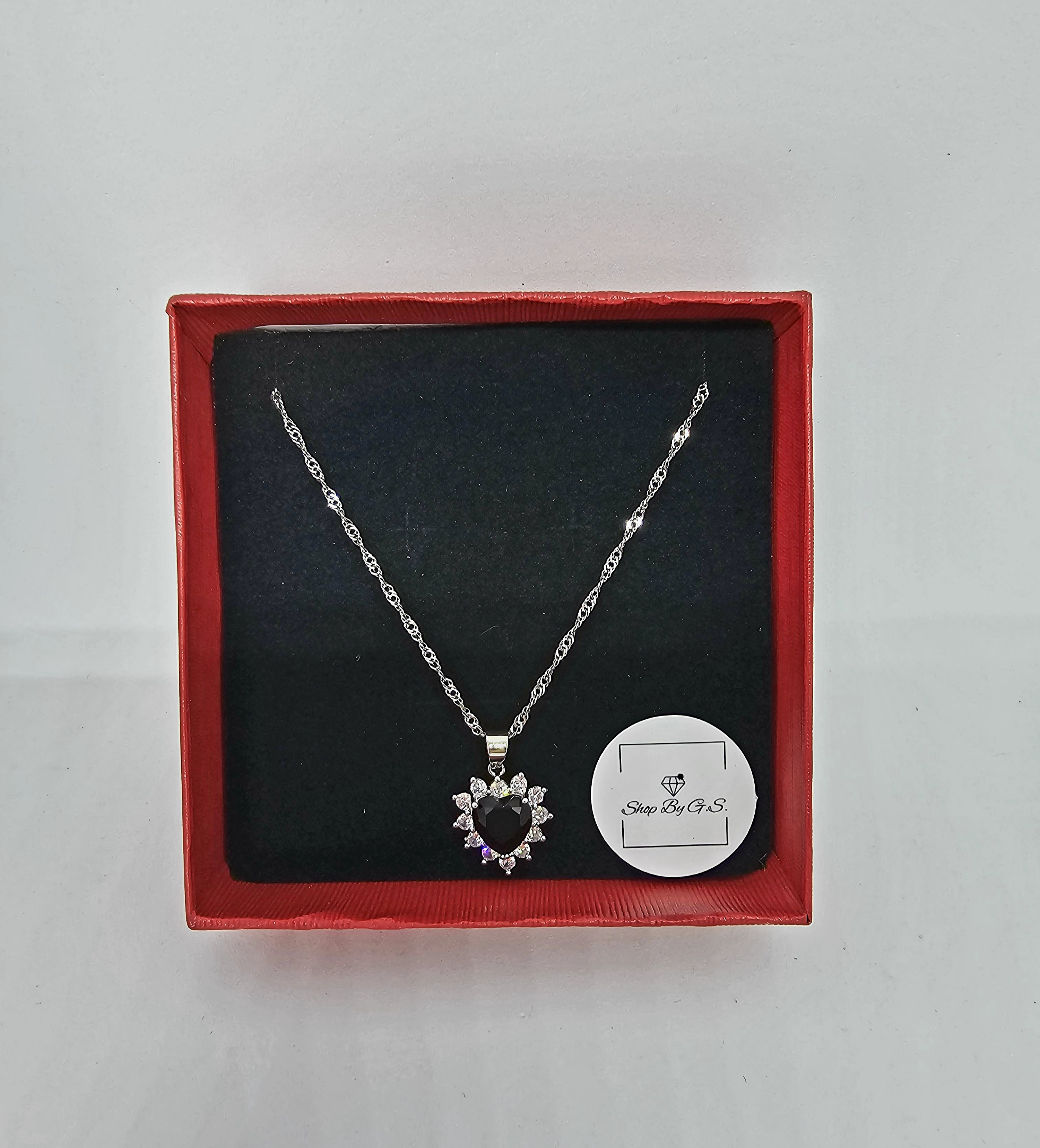 Grandinėlė širdelė su tamsiai mėlynu cirkoniu