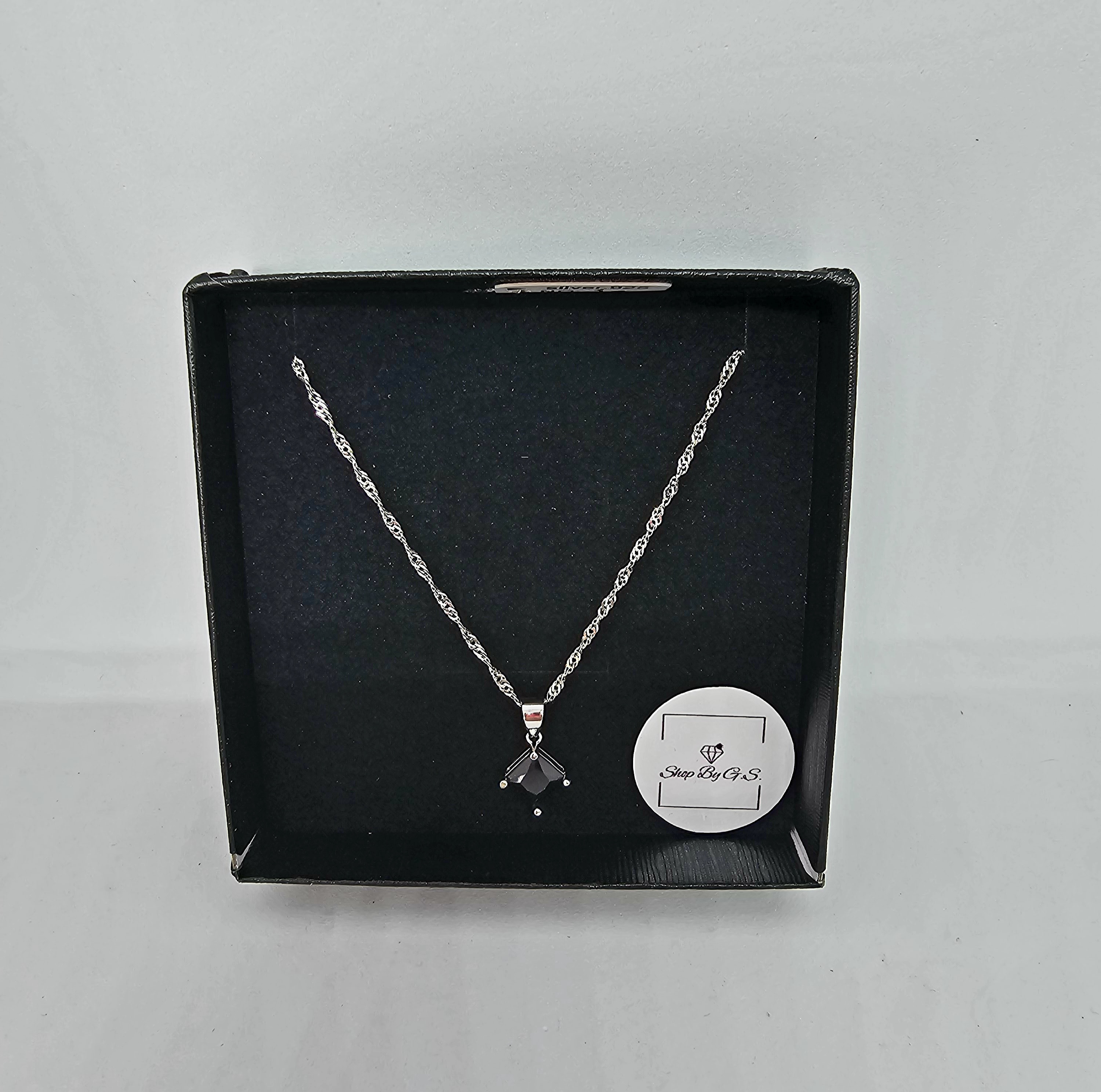 Grandinėlė su kvadratiniu juodu cirkoniu