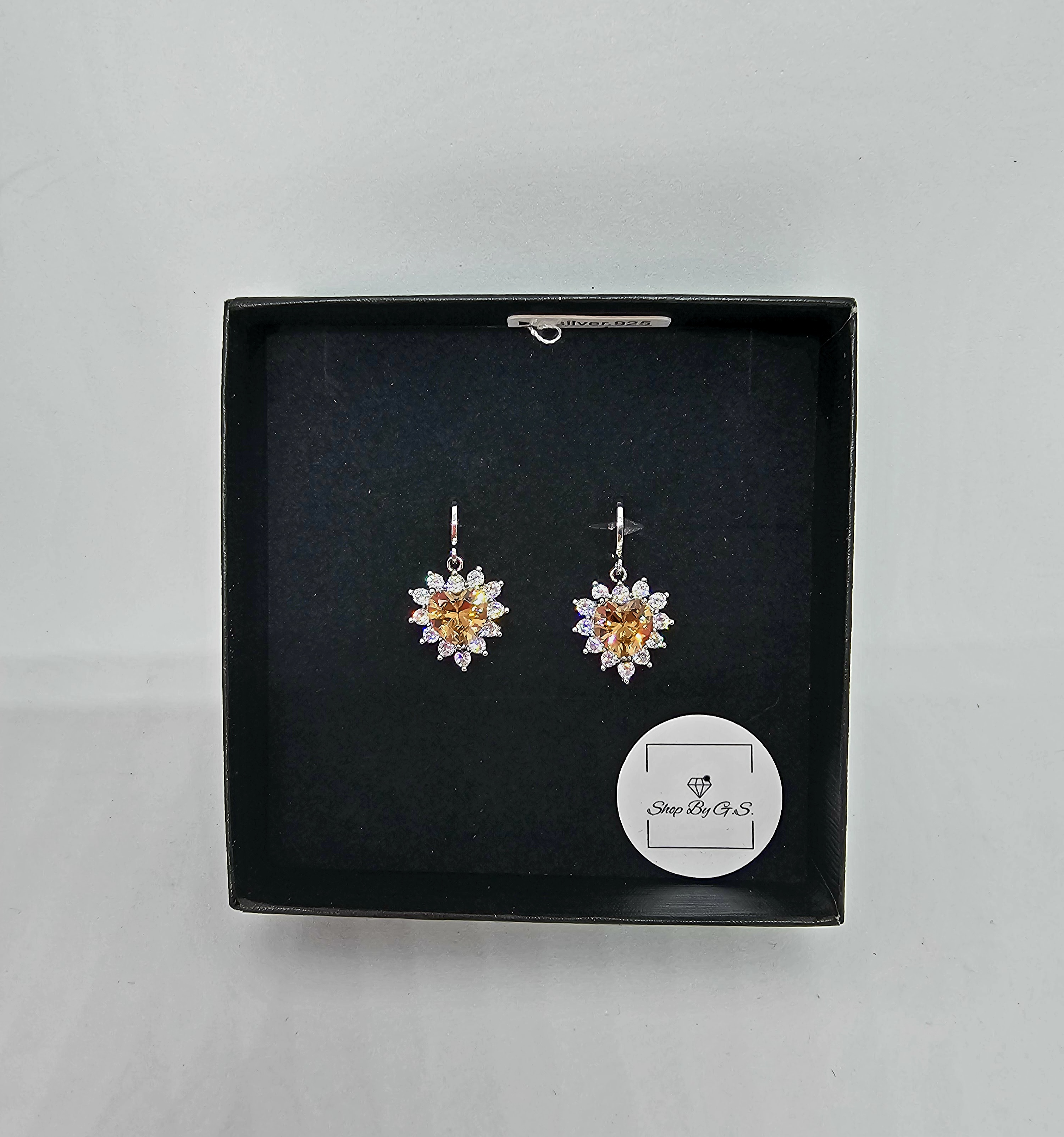 Auskarai širdelės su aukso spalvos cirkoniu