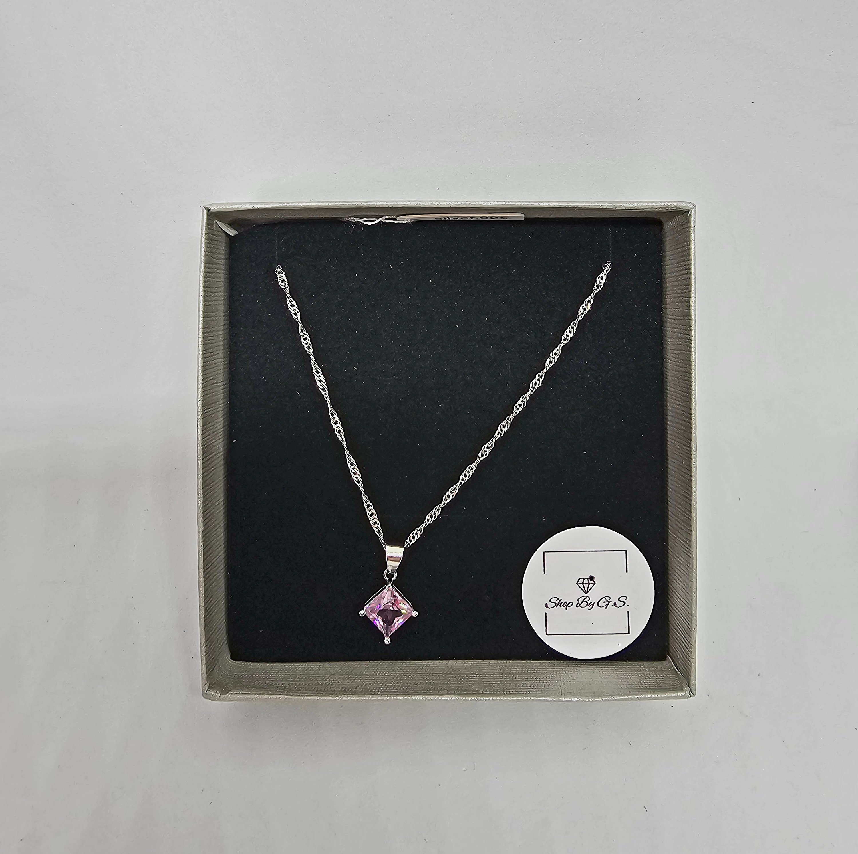 Grandinėlė kvadratas su rožiniu cirkoniu