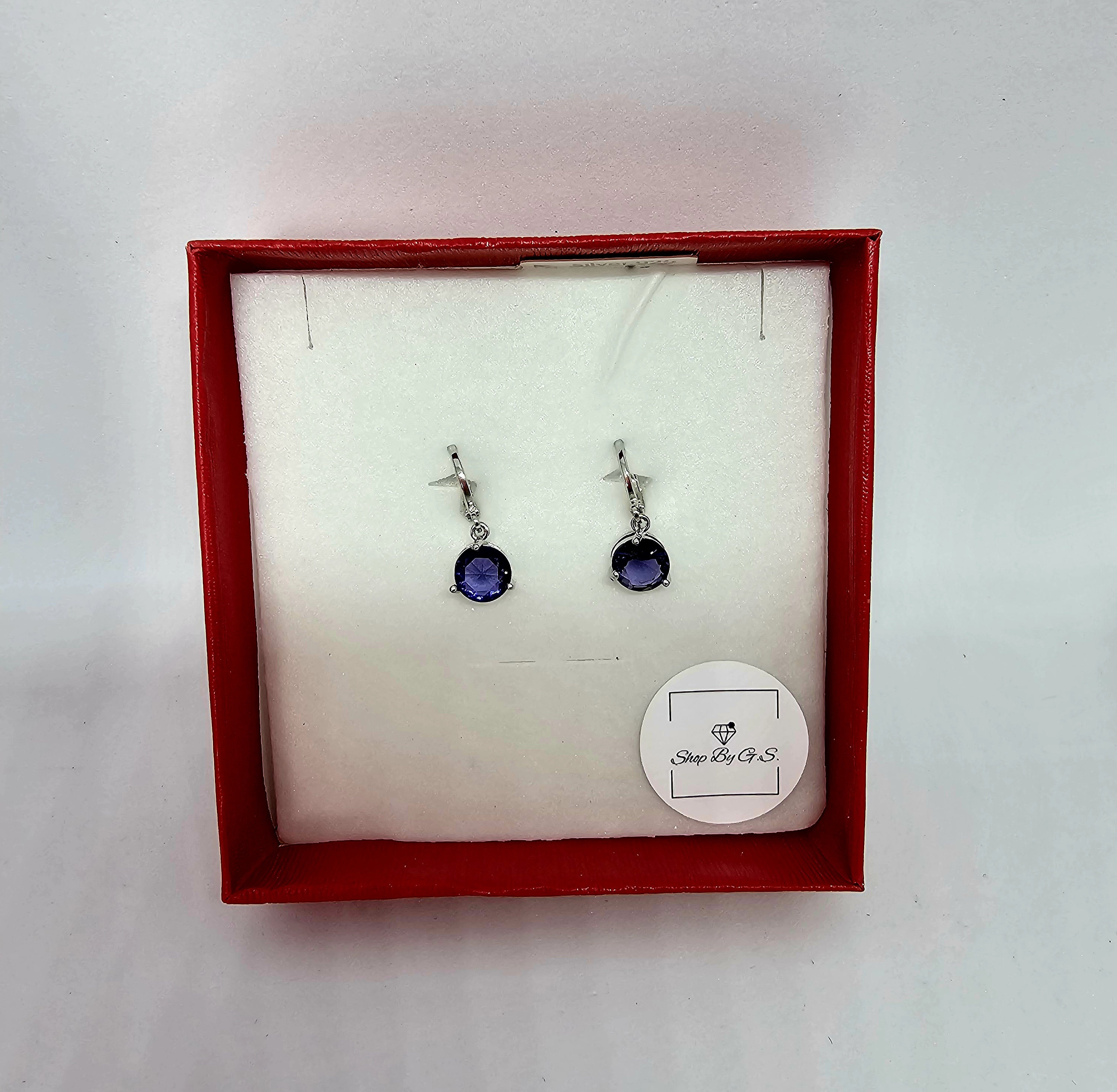 Auskarai su ovaliais violetiniais cirkoniais