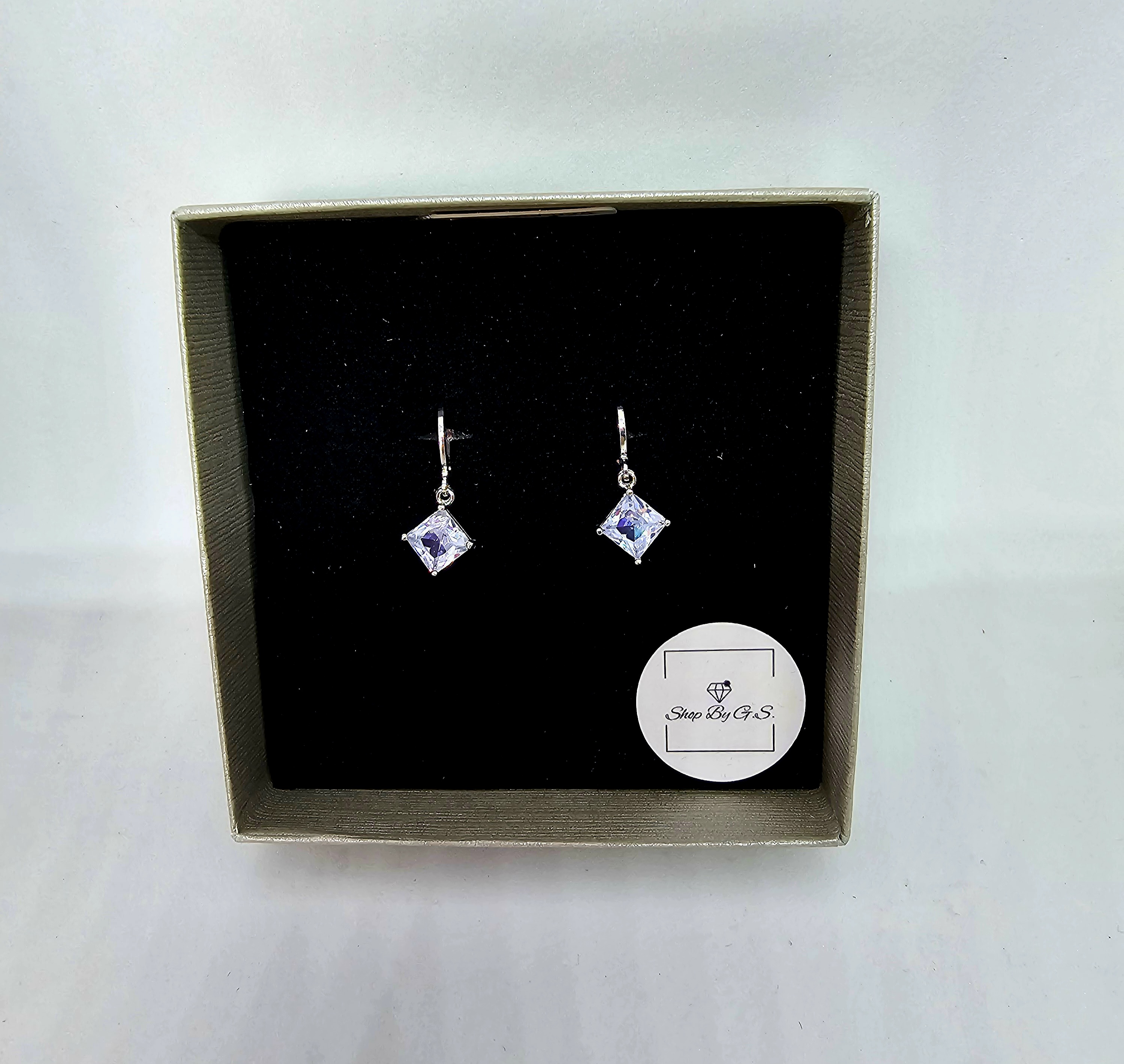 Auskarai kvadratai su sidabro spalvos cirkoniais