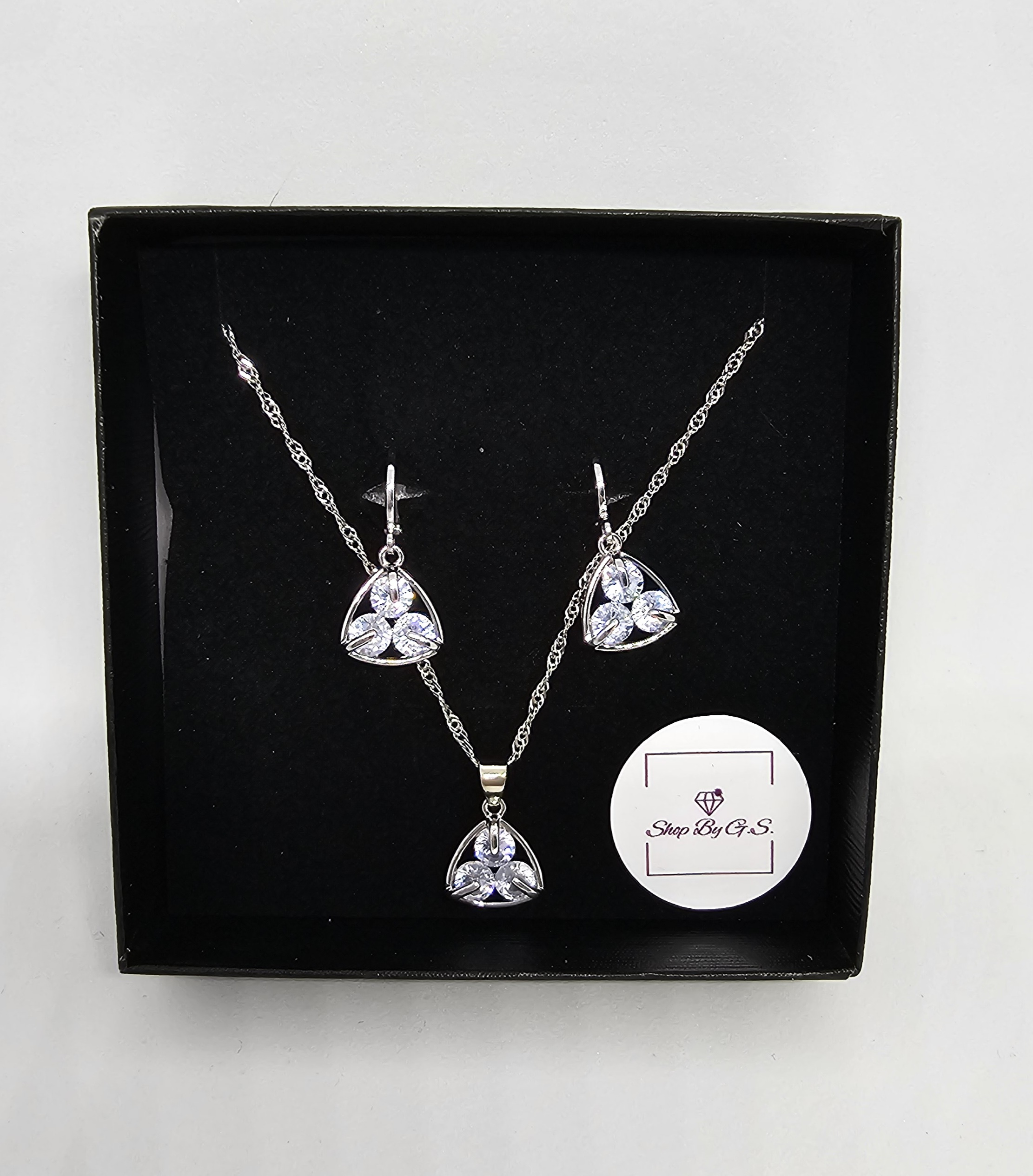 Papuošalų rinkinys su cirkoniais - trikampis