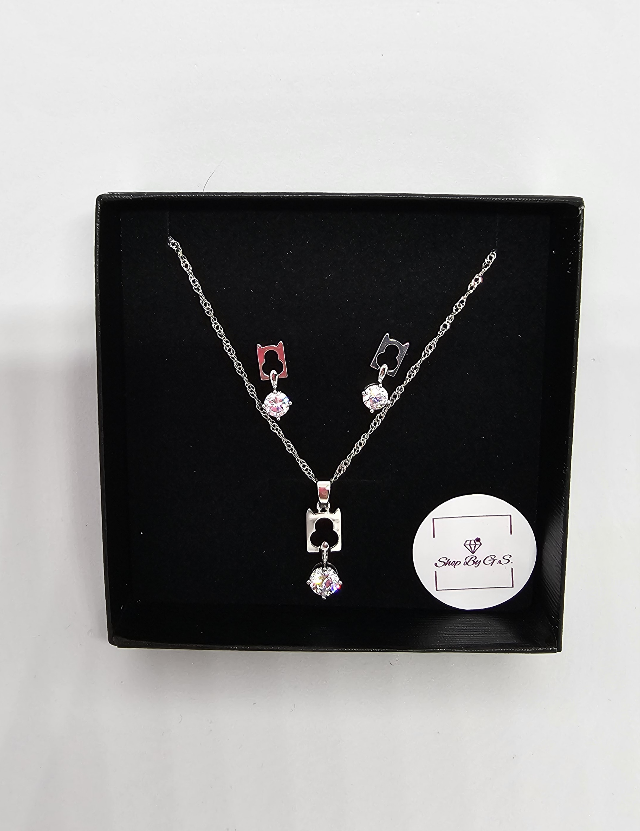 Papuošalų rinkinys su cirkoniukais - kortelės