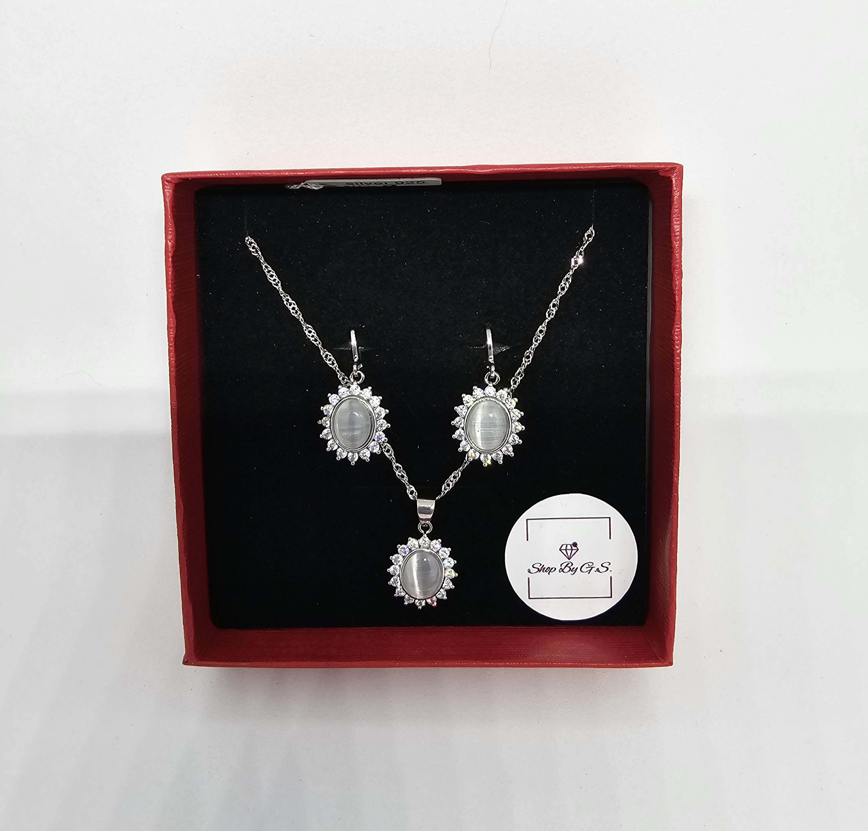 Papuošalų rinkinys su ovaliu baltu kvarcu