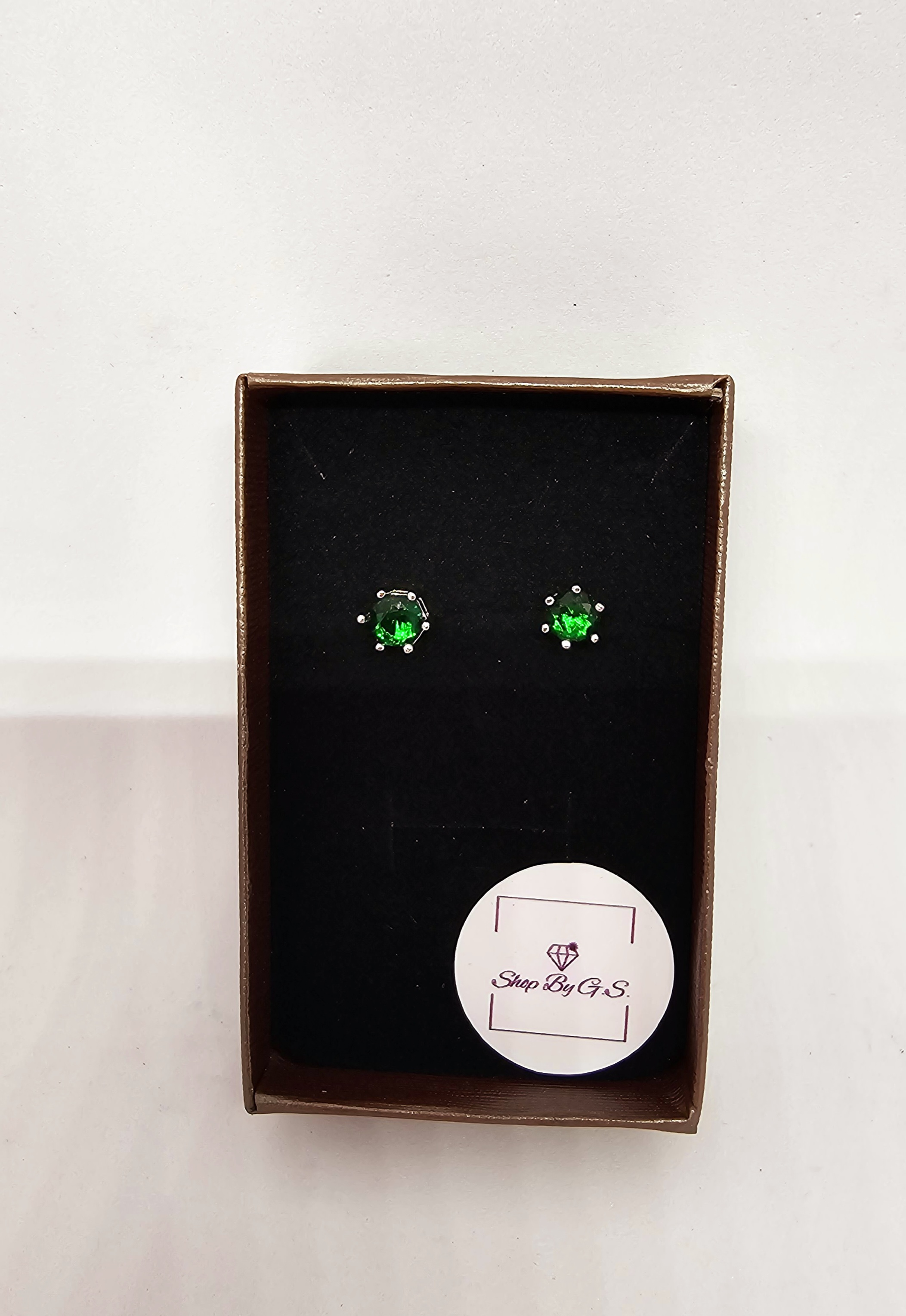 Auskarai su žaliu cirkoniu