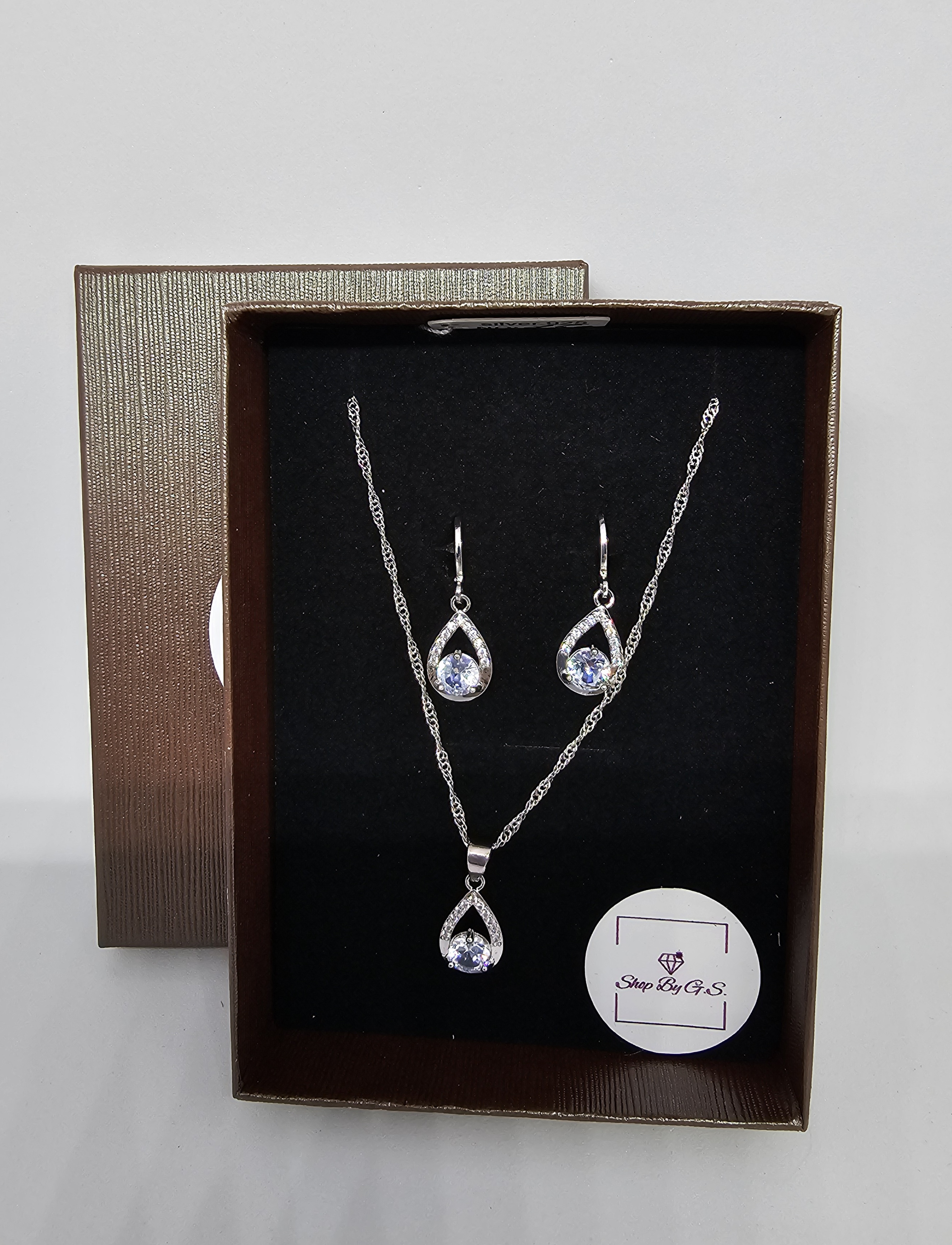 Papuošalų rinkinys su cirkoniais - puošnus lašelis