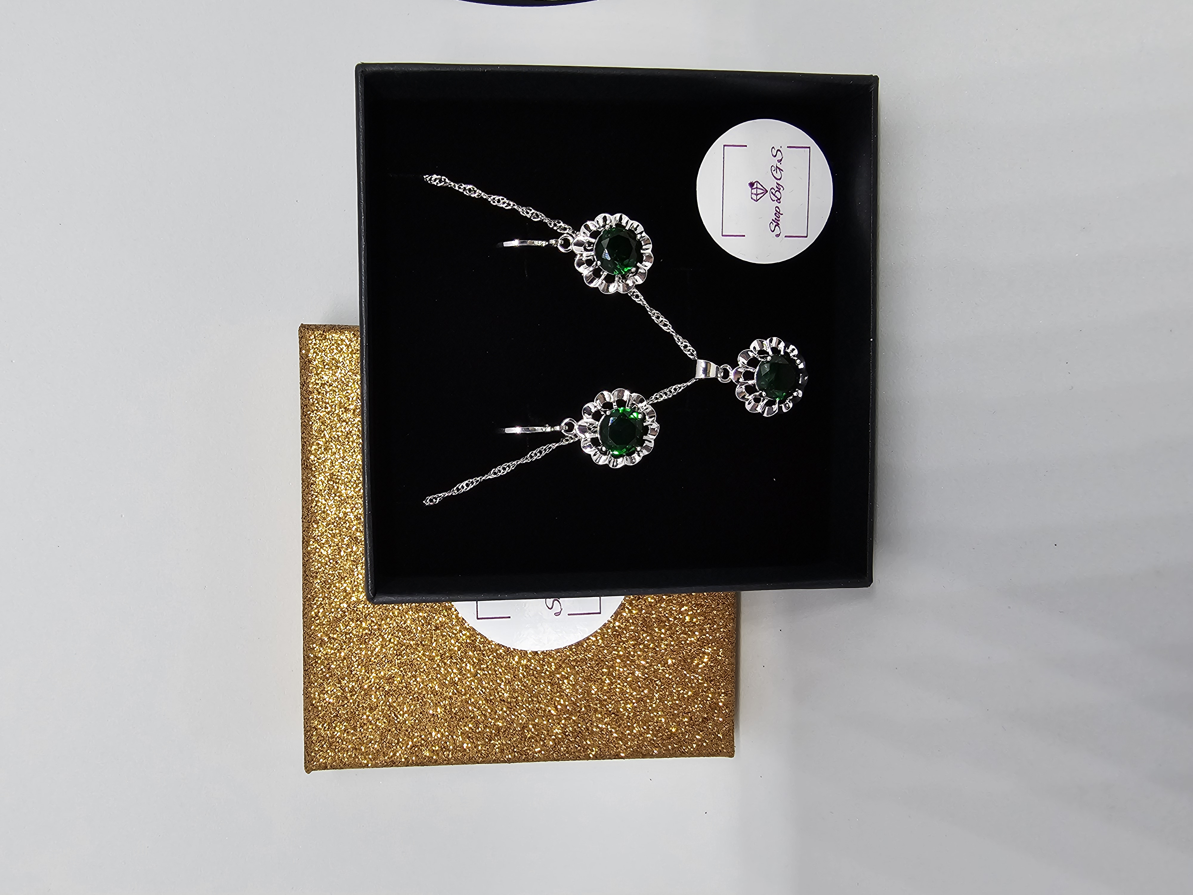 Papuošalų rinkinys su žaliu cirkoniu - ramunėlė