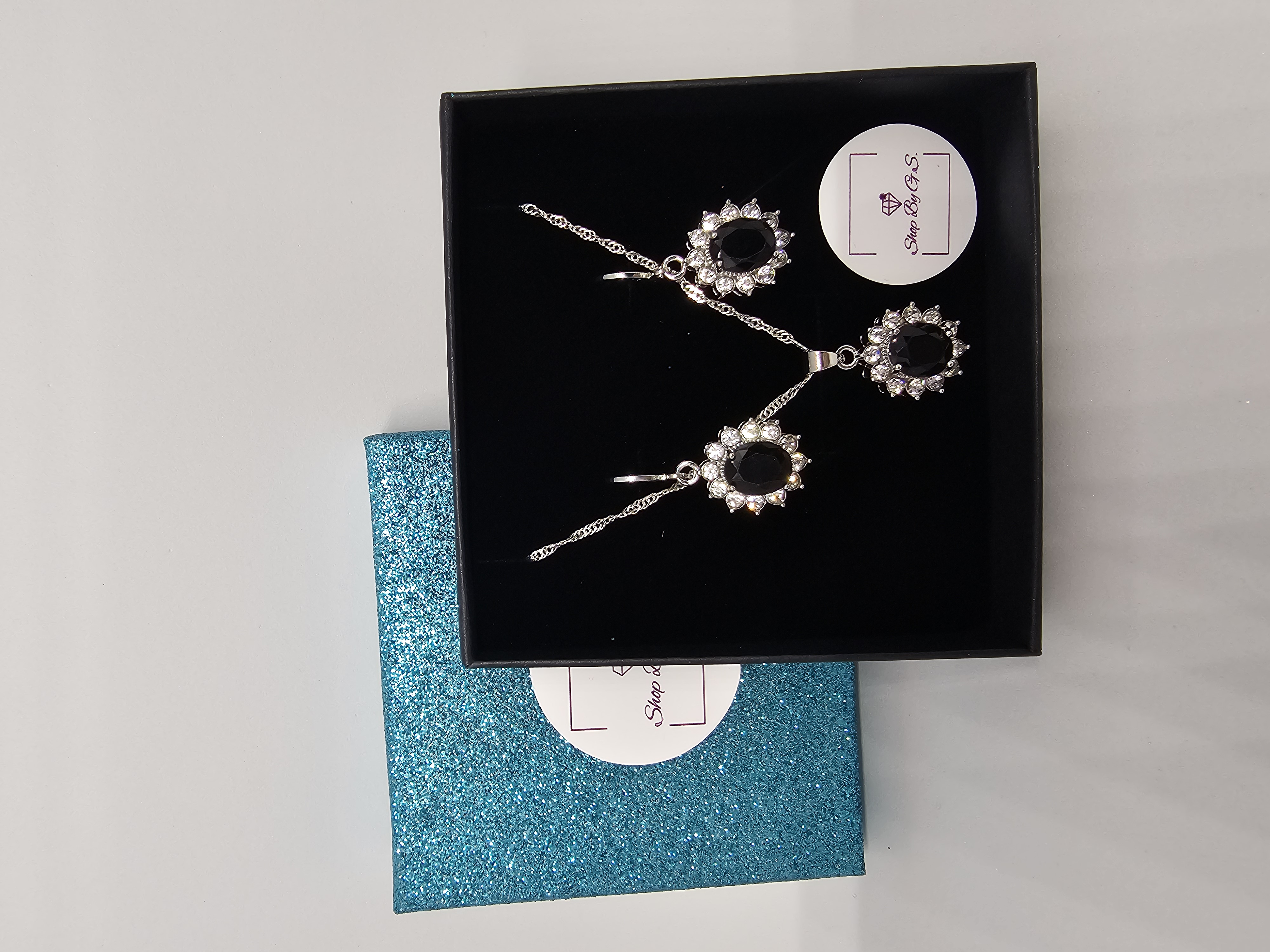 Papuošalų rinkinys - juoda karališkoji gėlė