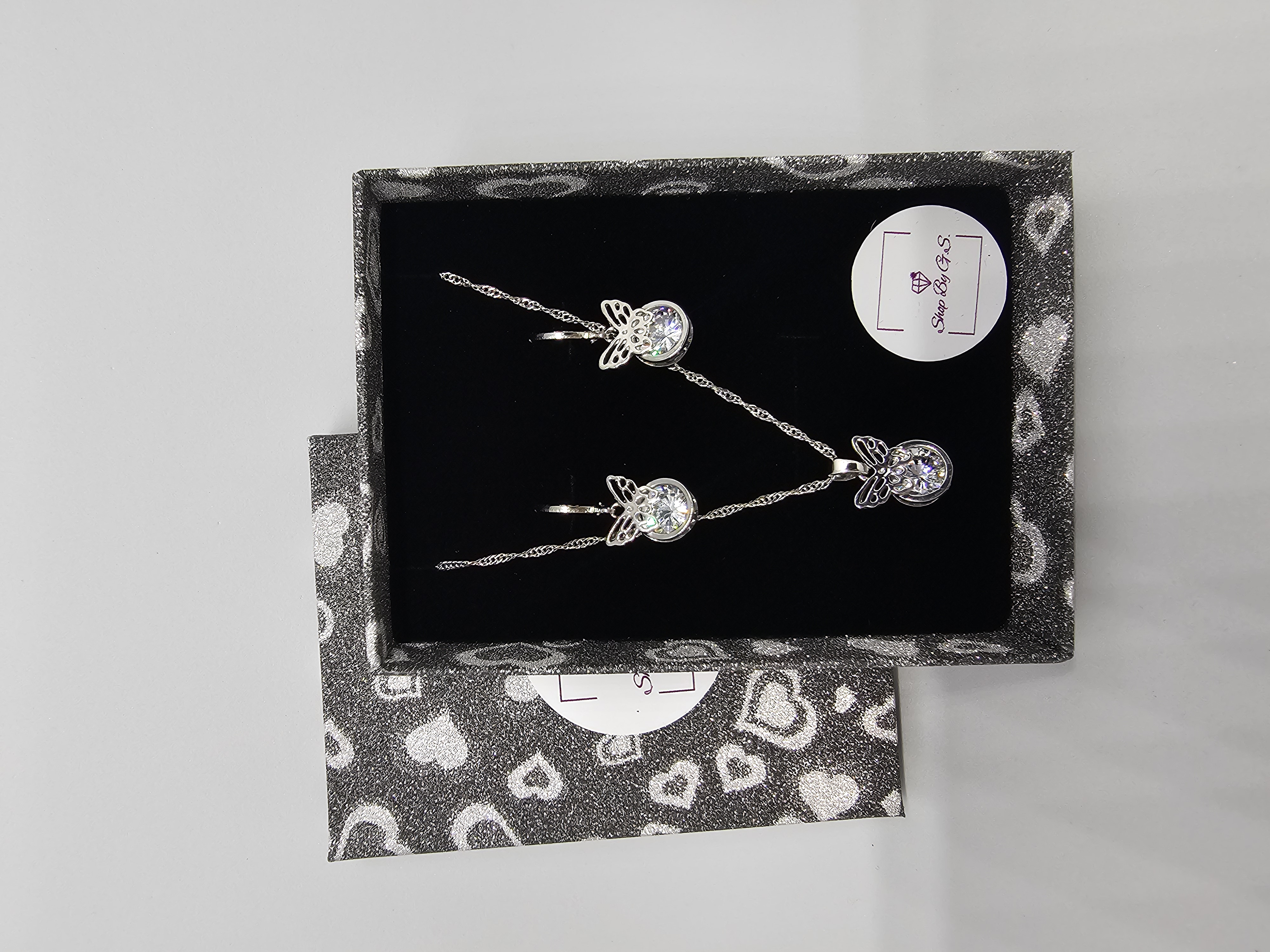 Papuošalų rinkinys su skaidriu cirkoniu ir draugeliais