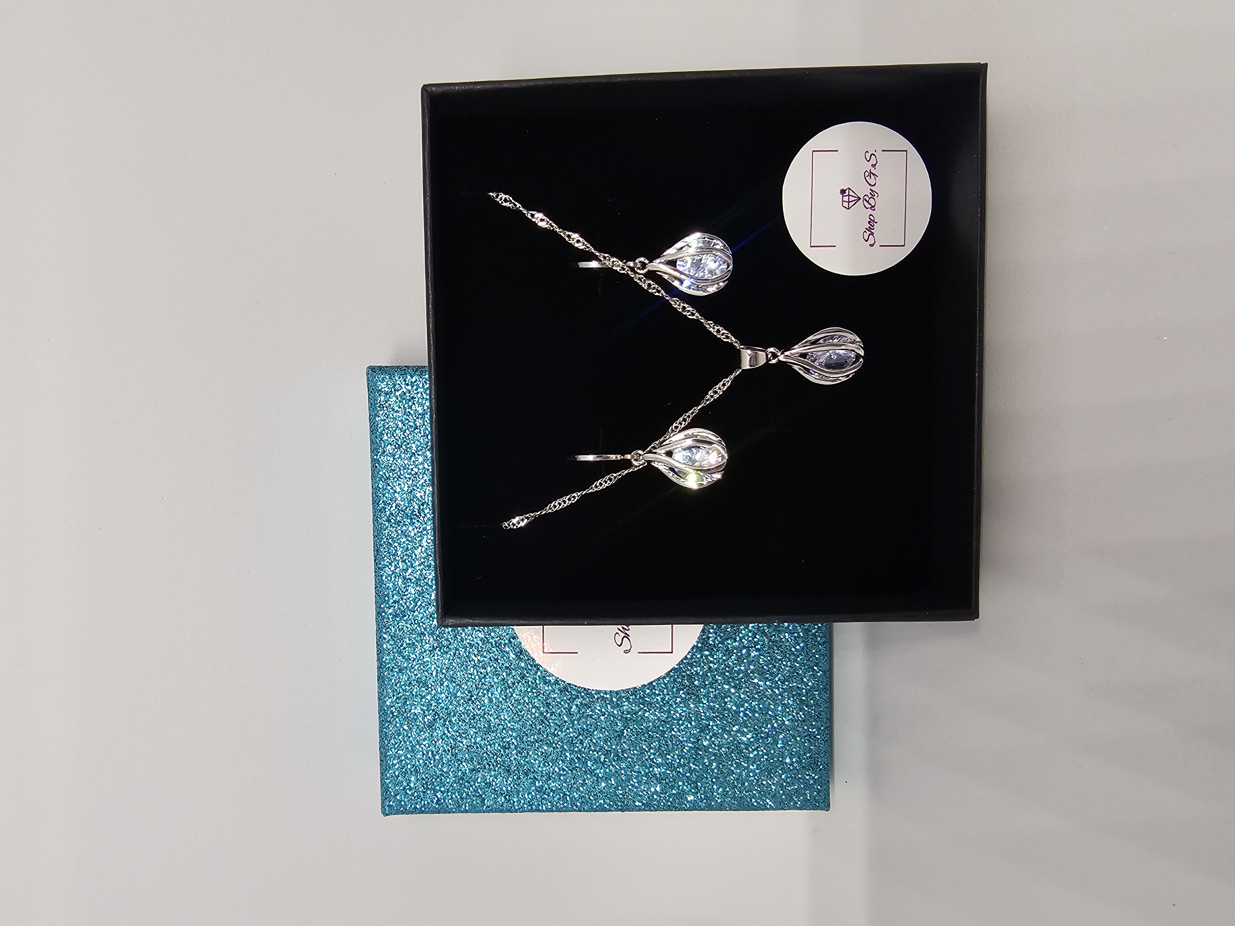 Papuošalų rinkinys - sidabro lašelis