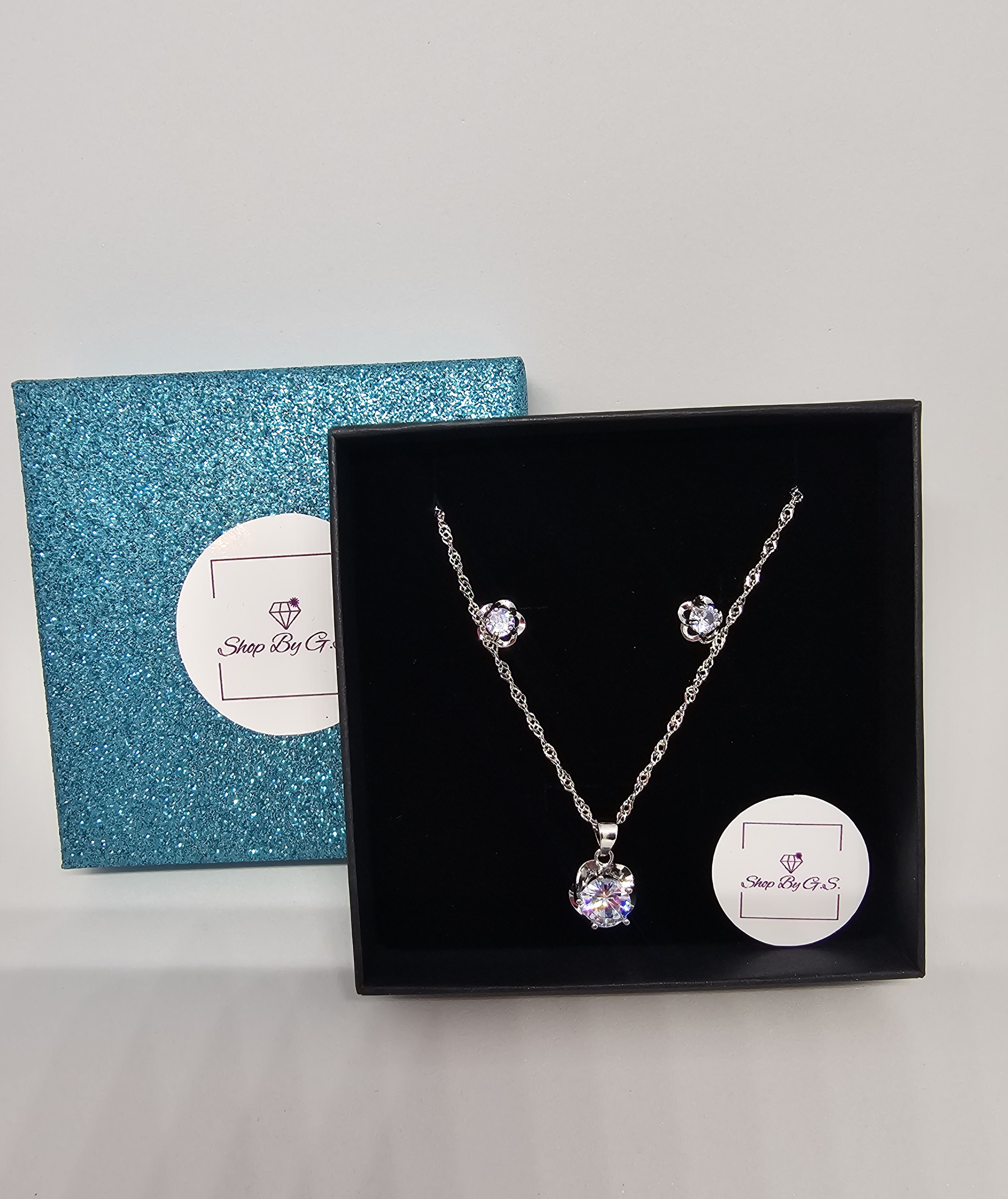 Papuošalų rinkinys - mini vinukai gėlė