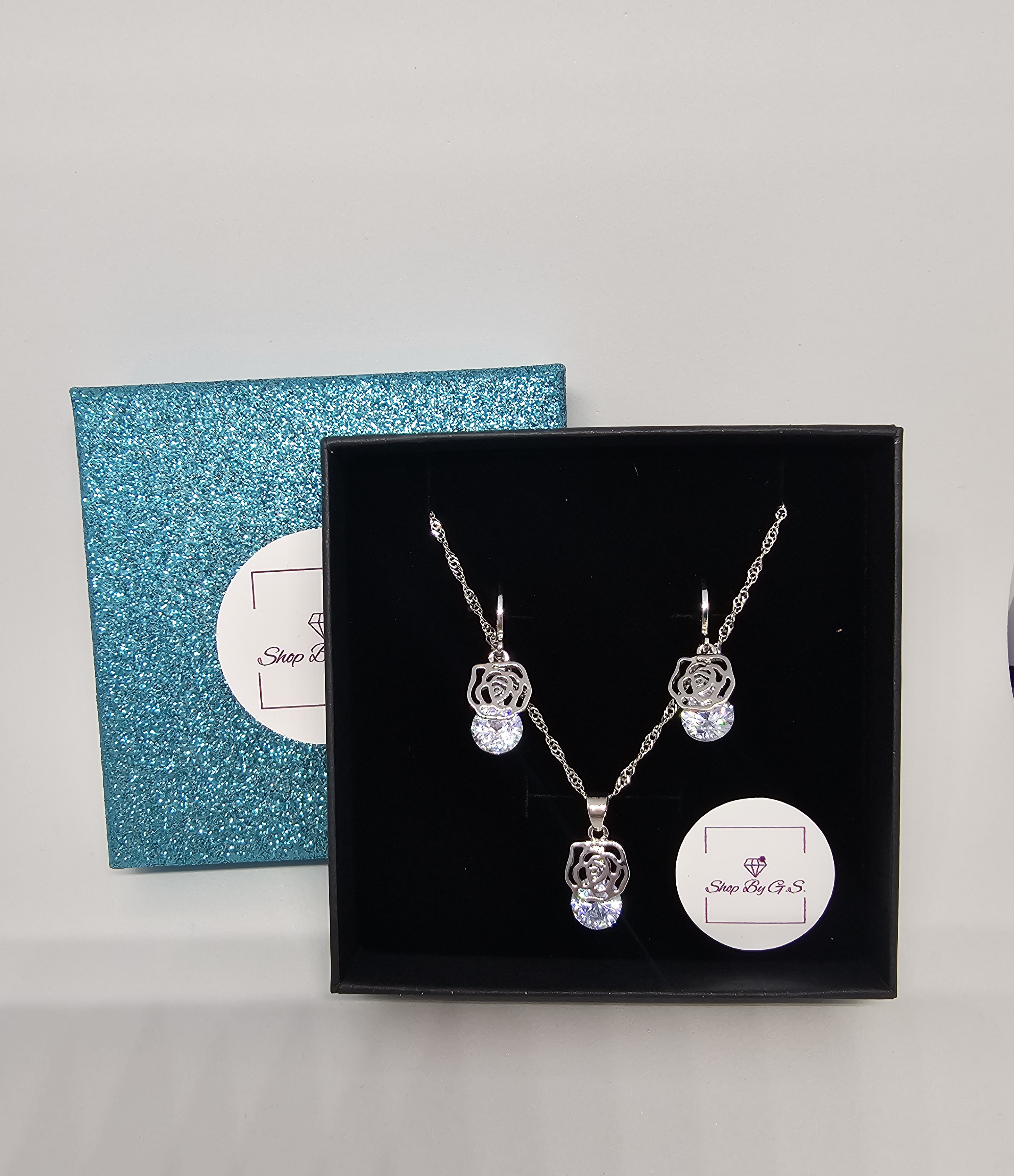 Papuošalų rinkinys - rožė ir cirkonis