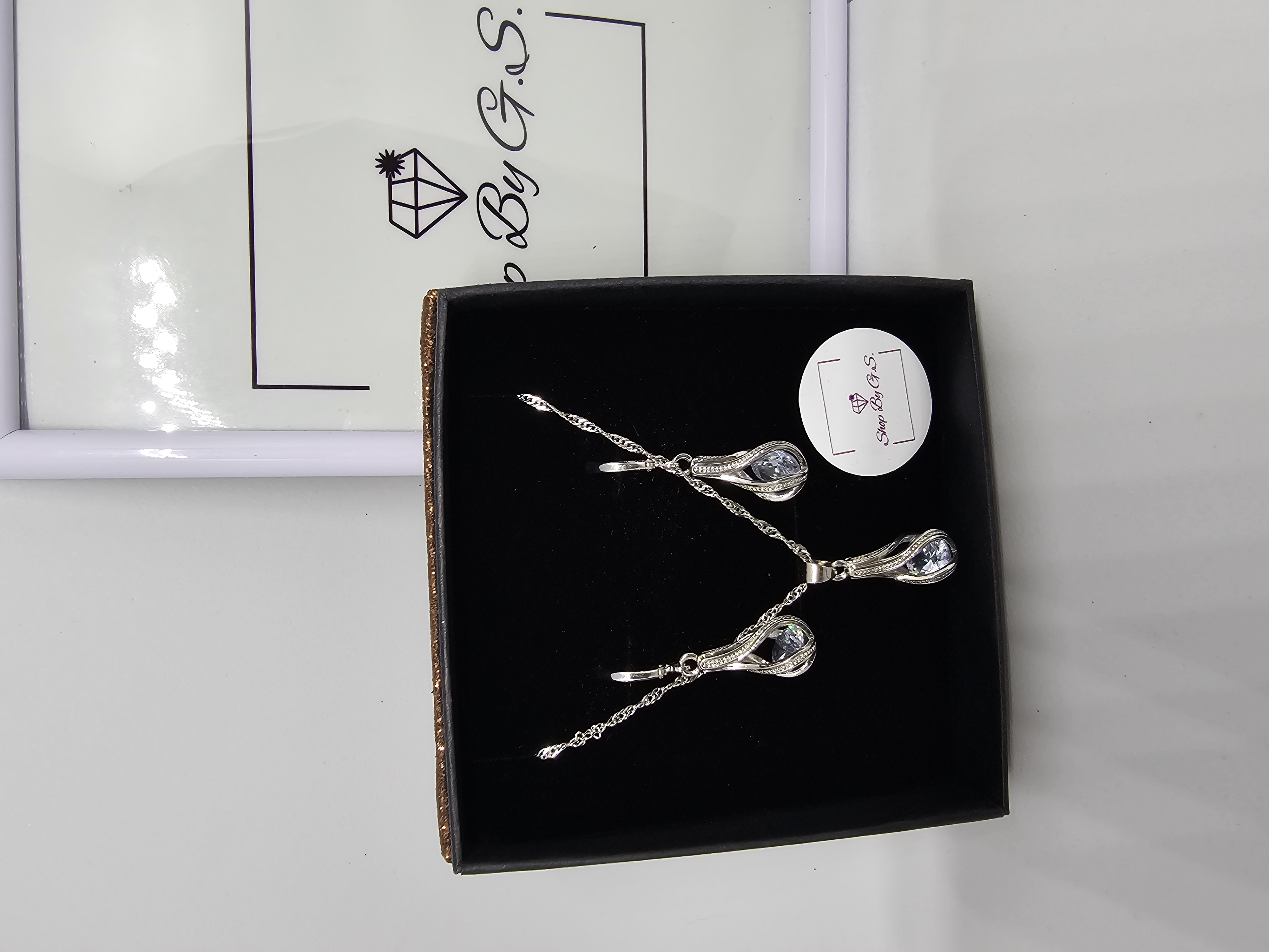 Papuošalų rinkinys suktas lašas su skaidriu cirkoniu