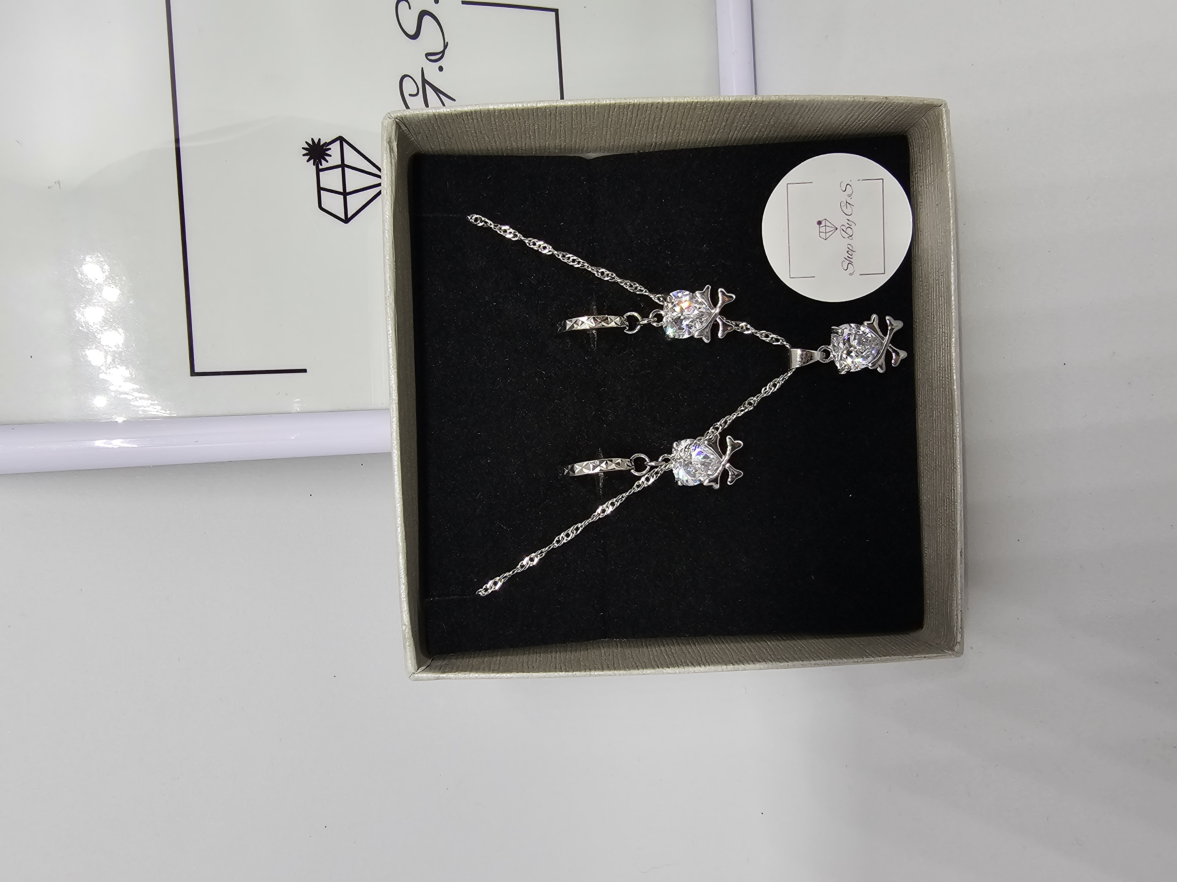 Papuošalų rinkinys su cirkoniu - širdis kaukolė