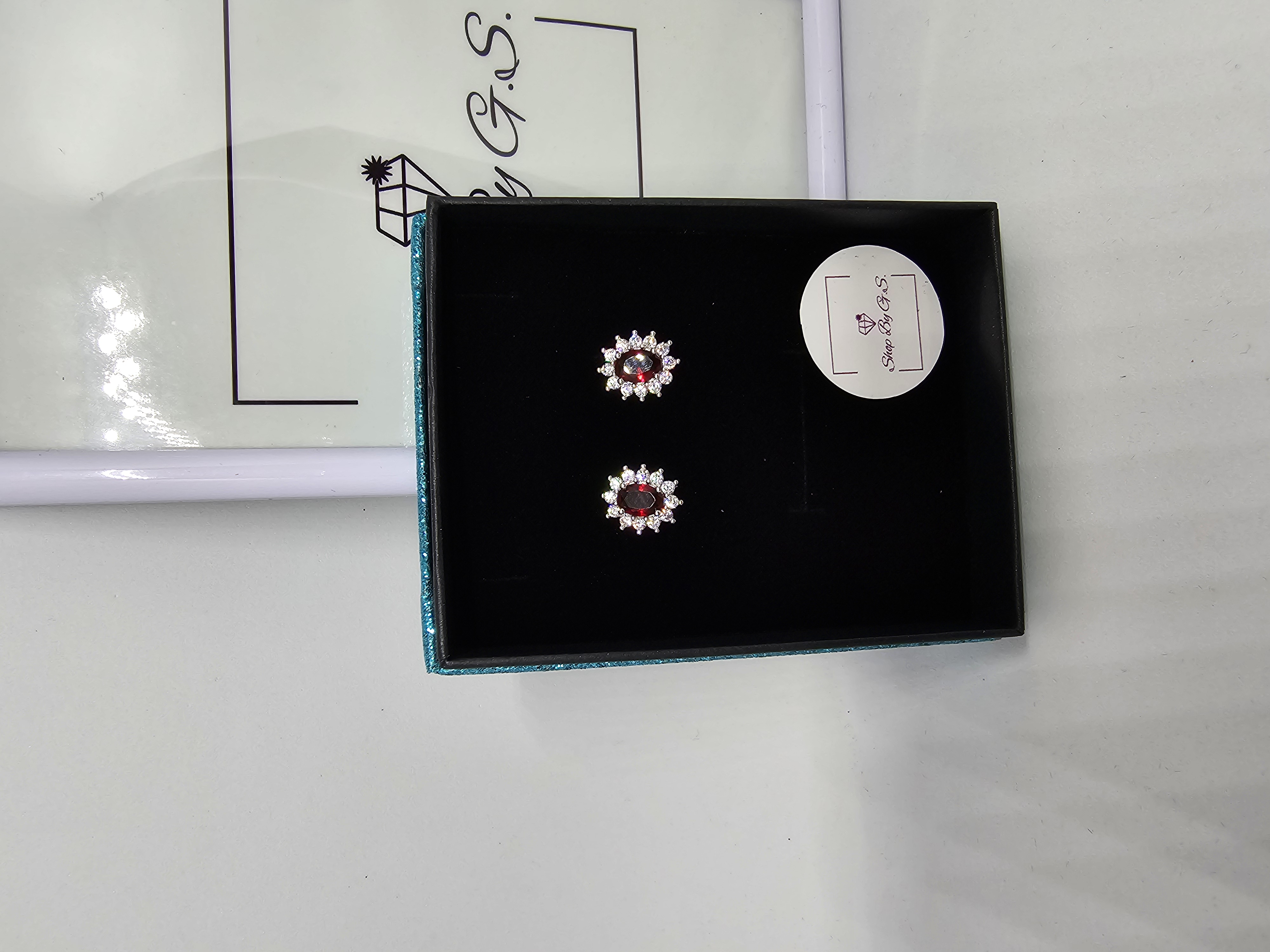 Auskarai mini karališka gėlė su raudonu cirkoniu